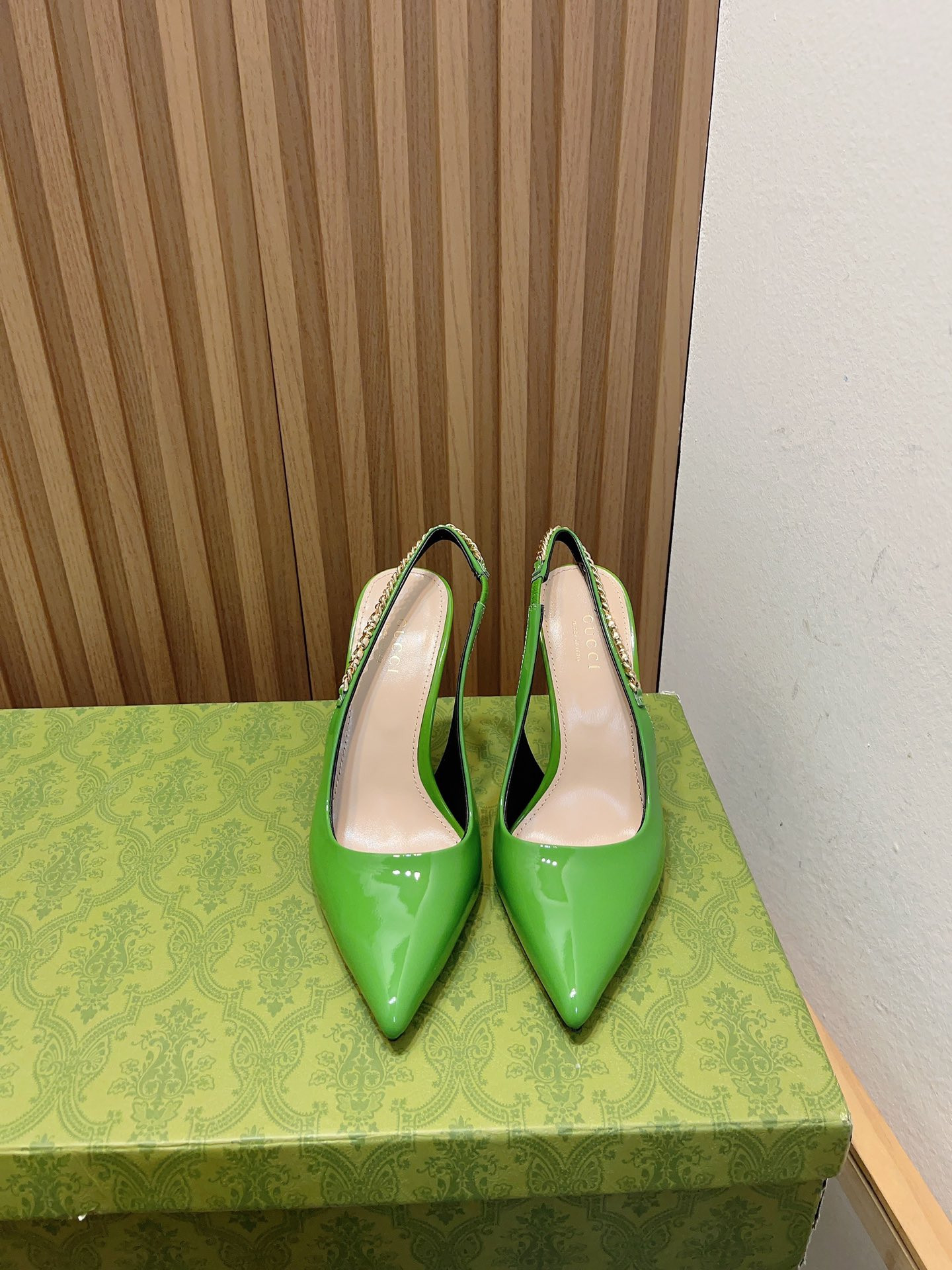 G*u*i signoria slingback pump high
