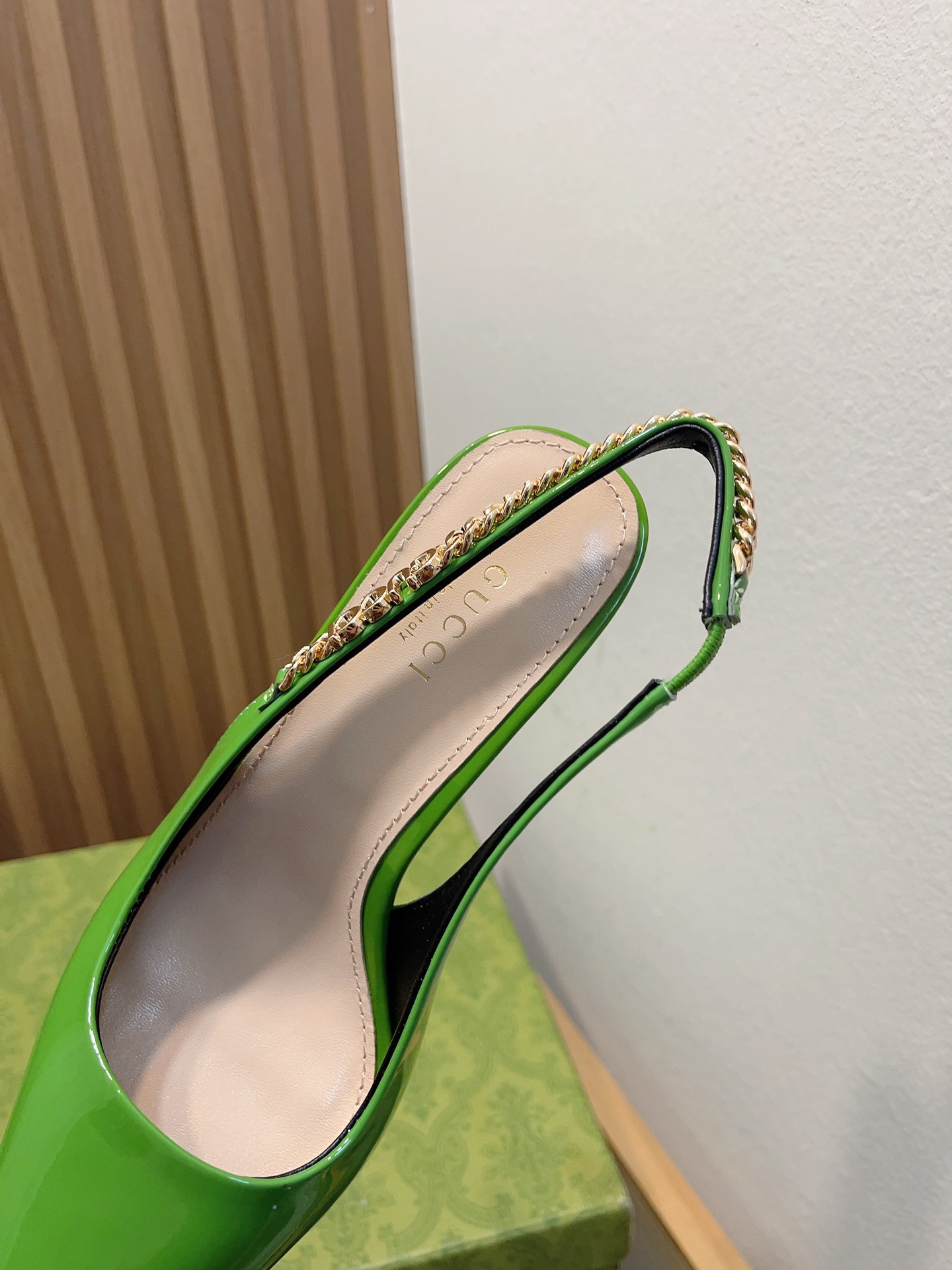 G*u*i signoria slingback pump high