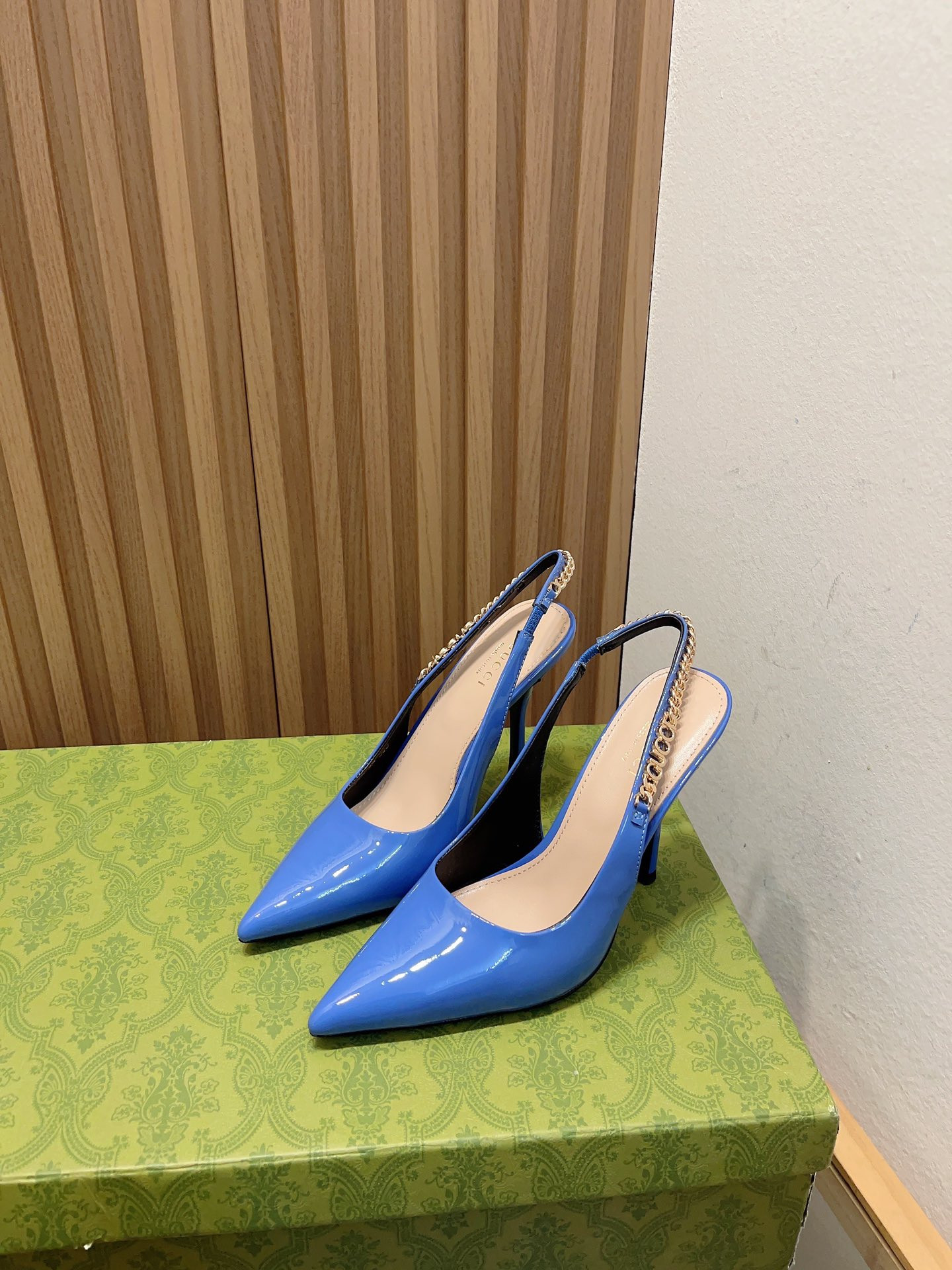G*u*i signoria slingback pump high