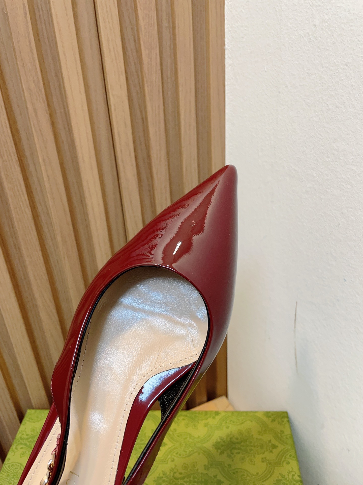 G*u*i signoria slingback pump flat shoes