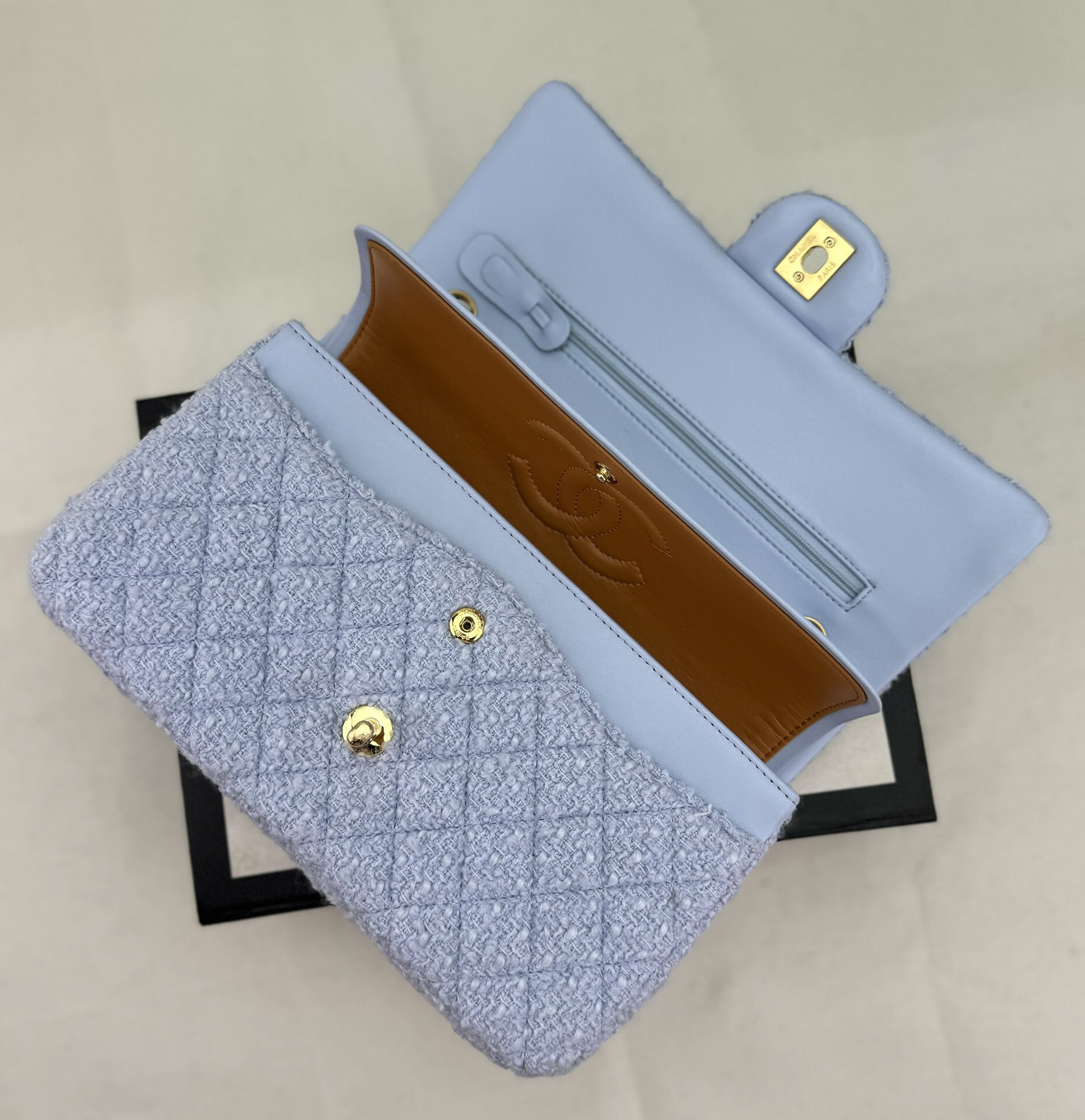Ch*el mini classic 11.12 handbag 25 15.5 × 25.5 × 6.5 cm