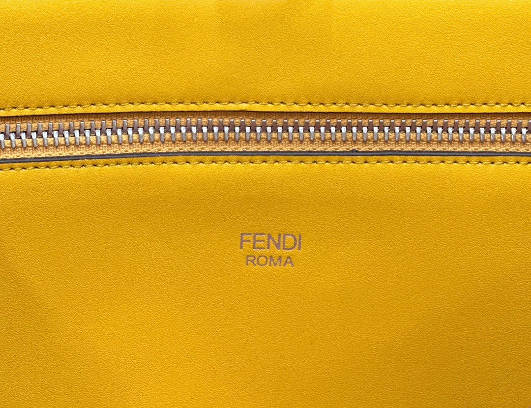 F**di peekaboo iseeu medium black leather bag 34x12x38cm
