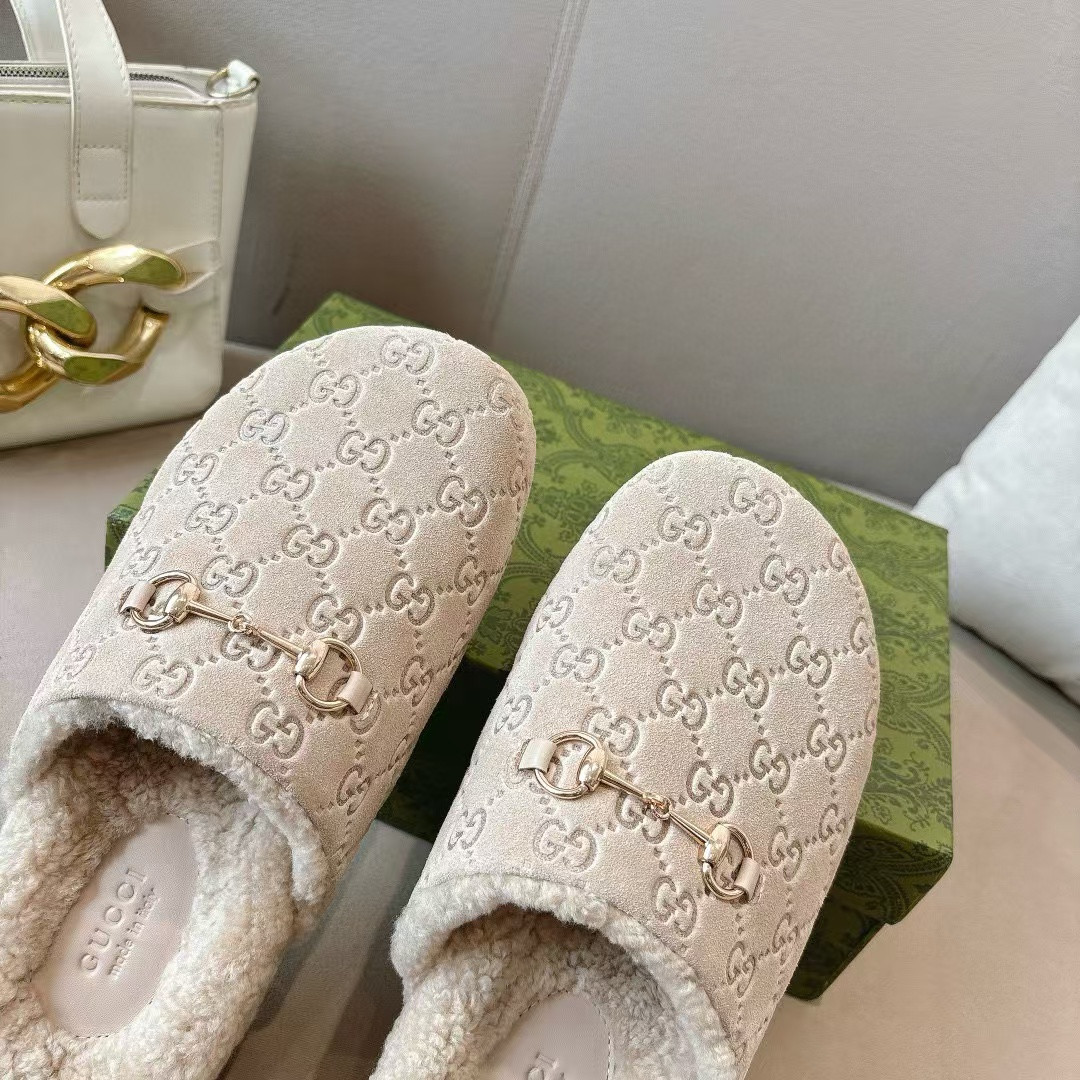 ua G*u*i cotton slippers