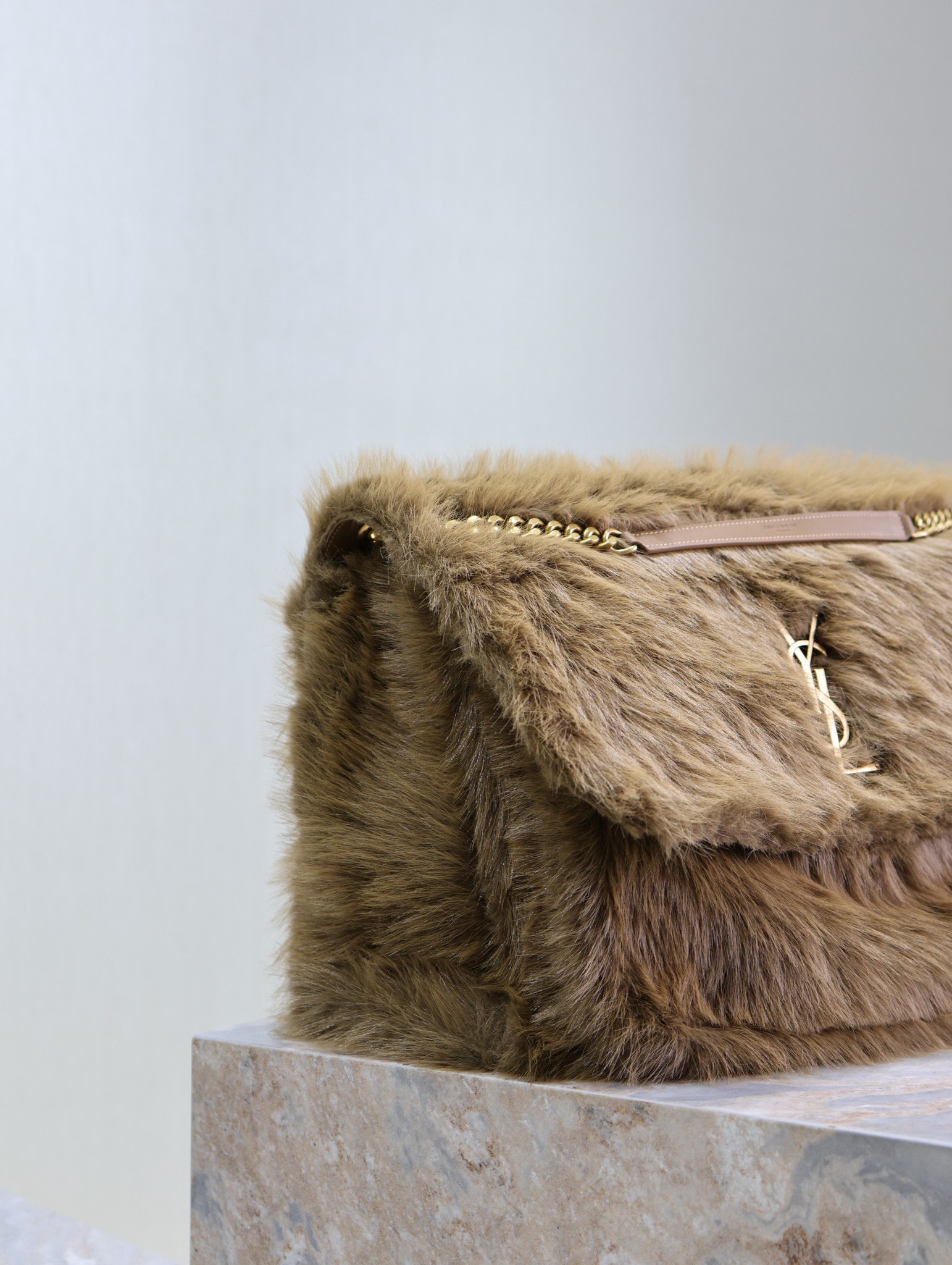 Y*L niki large in shearling 47 x 34 x 16 cm