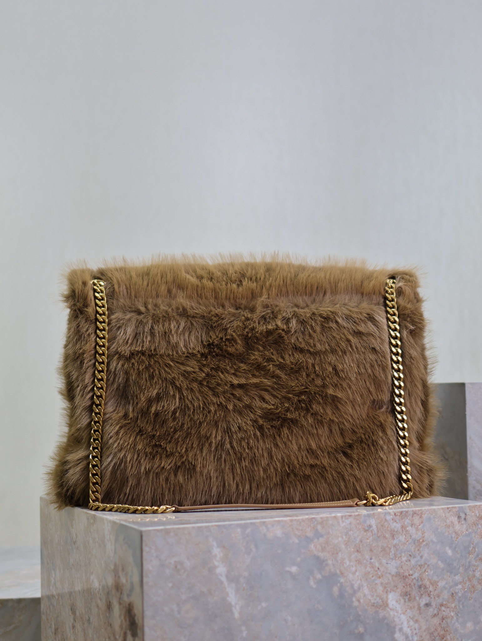 Y*L niki large in shearling 47 x 34 x 16 cm