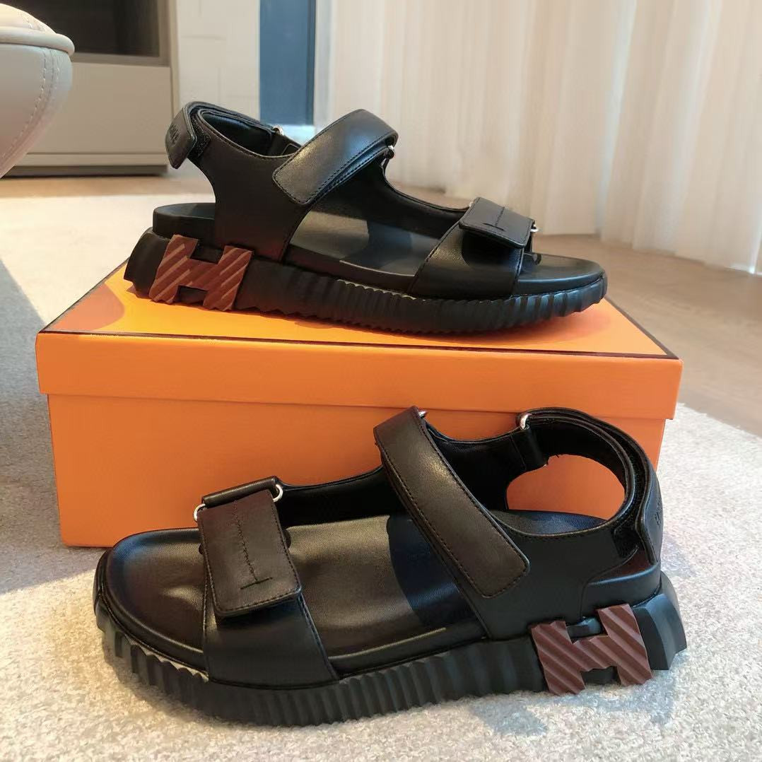ua H**mes junior sandal