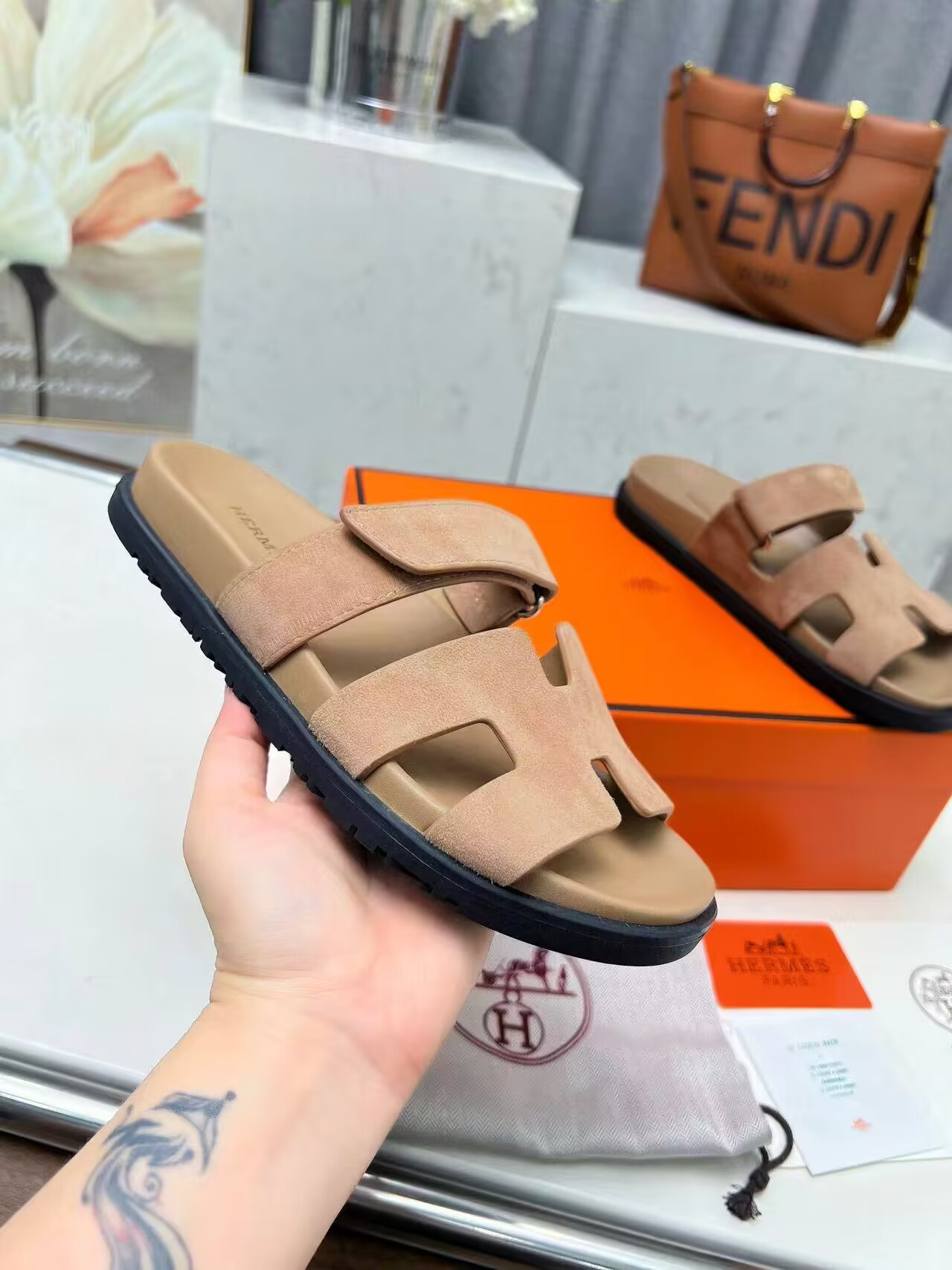ua H**mes chypre sandal