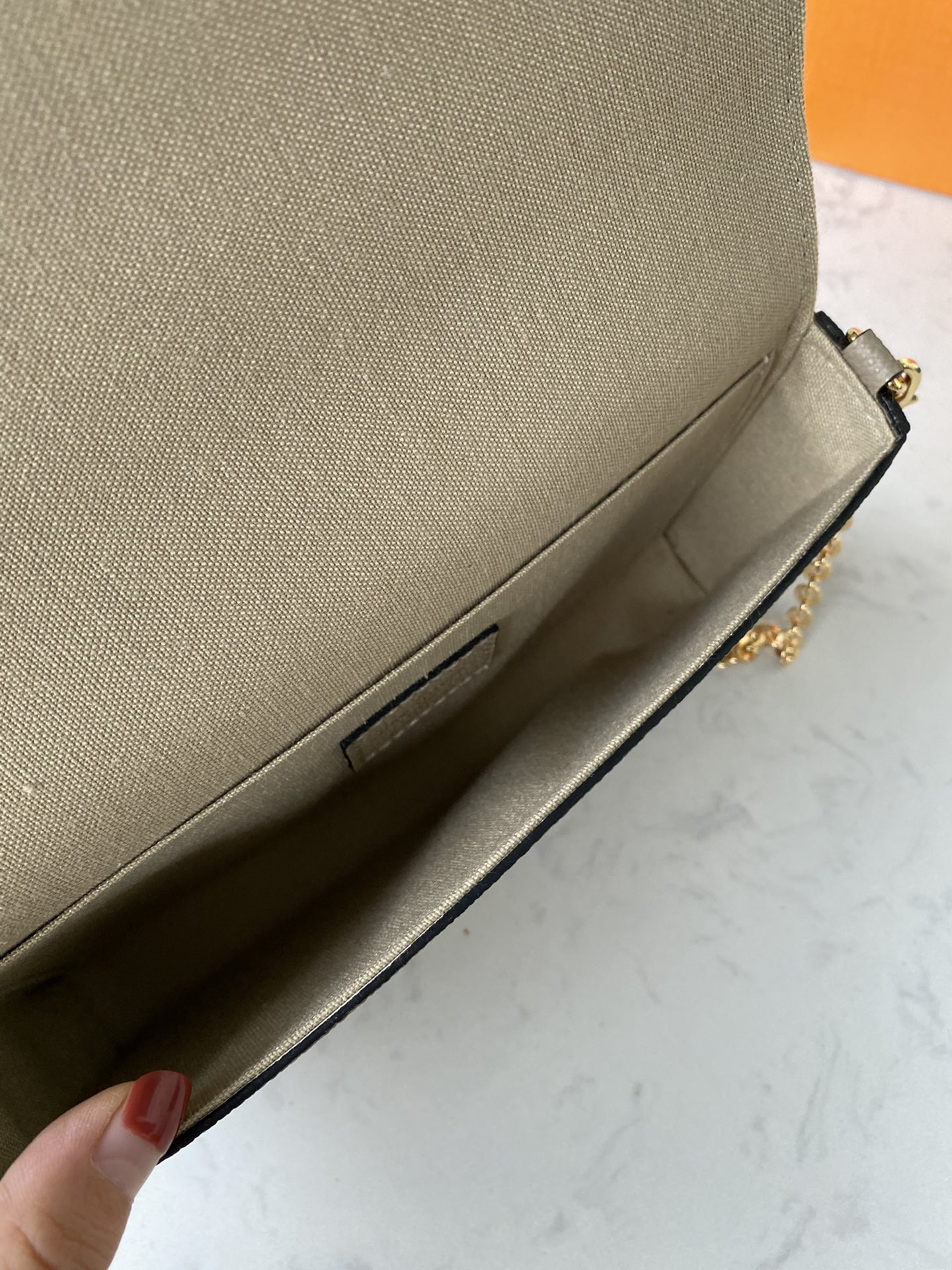 LV Félicie Pochette M69977
