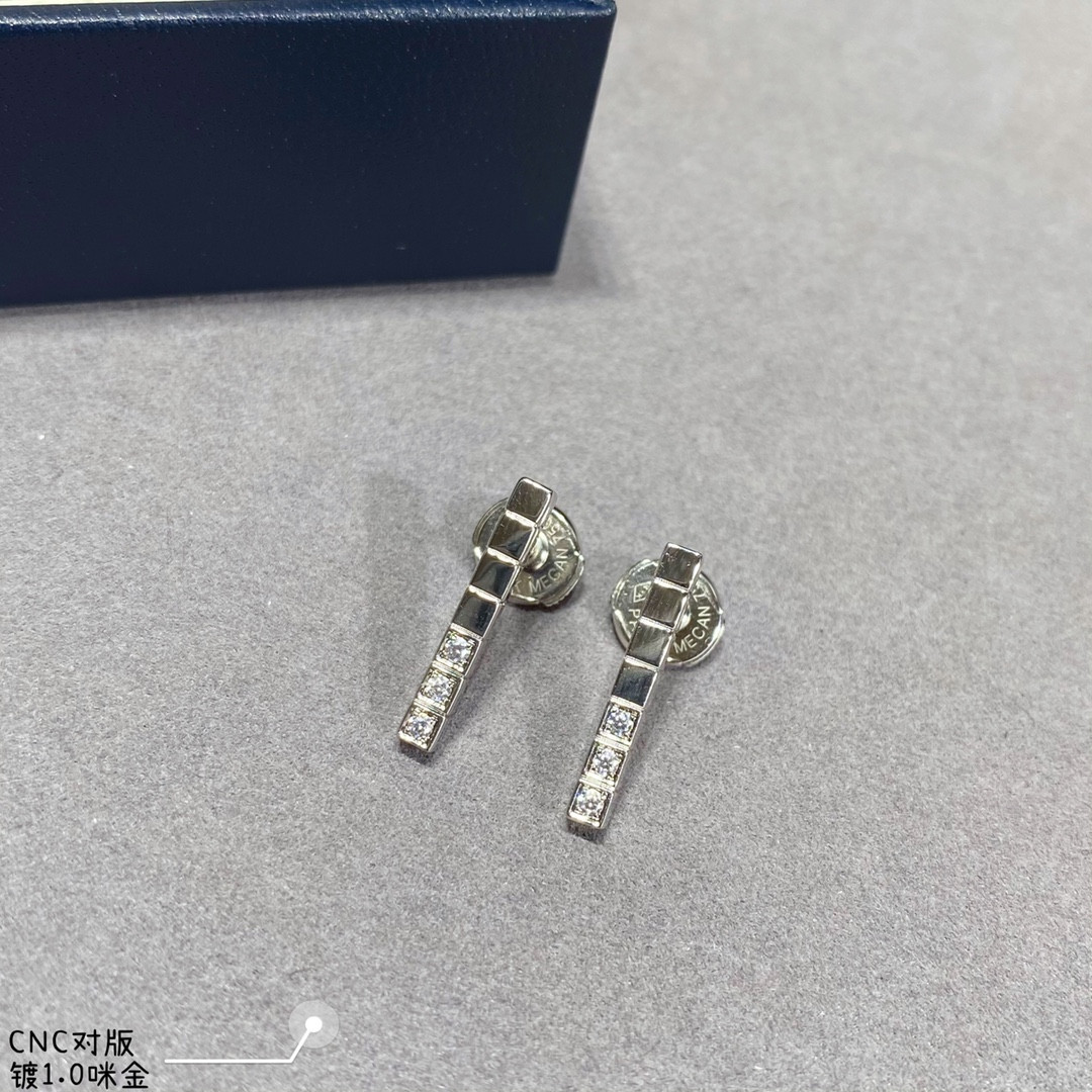 Ch0pard long bar half di*m*nd stud earrings
