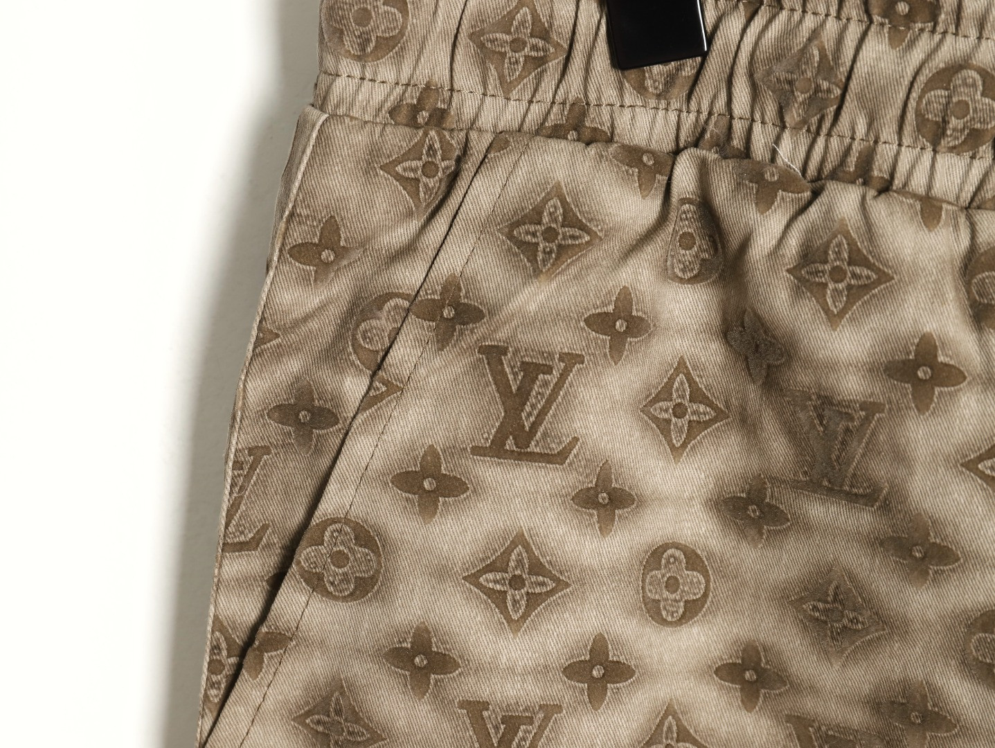 l0*is V*t0n lv shorts