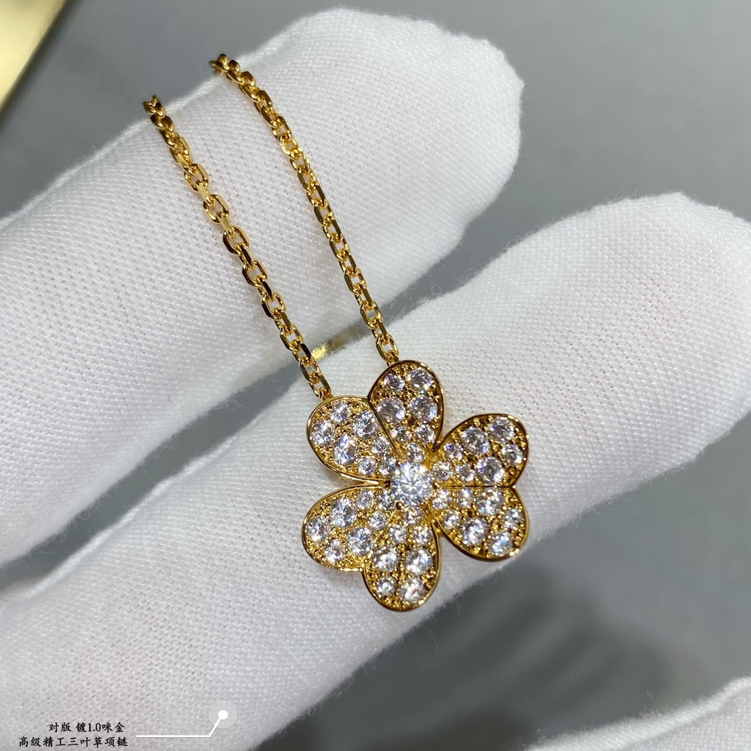 v*n cl*f & arpels full Di*m*nd clover necklace