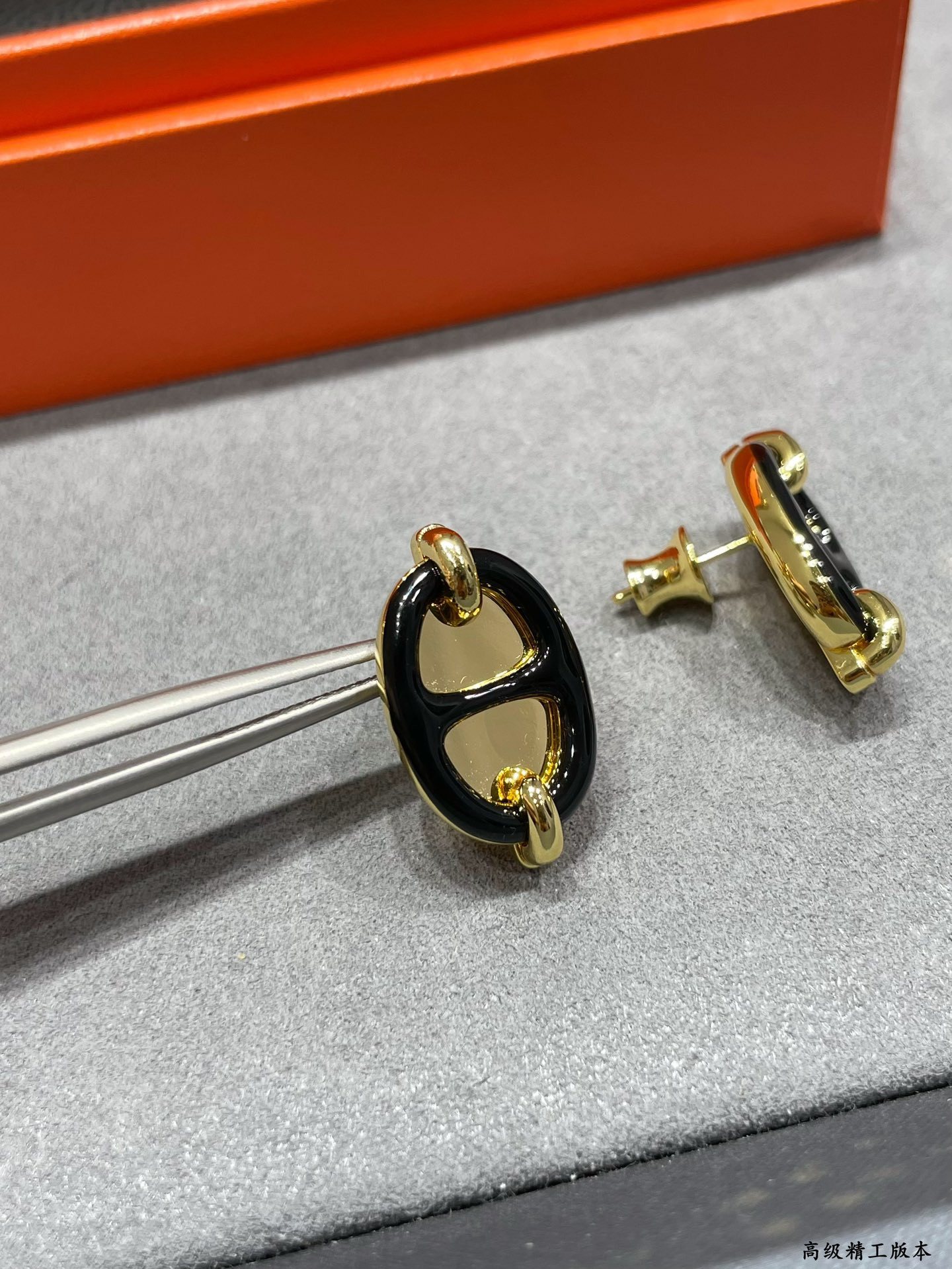 H**mes mini maillon earrings