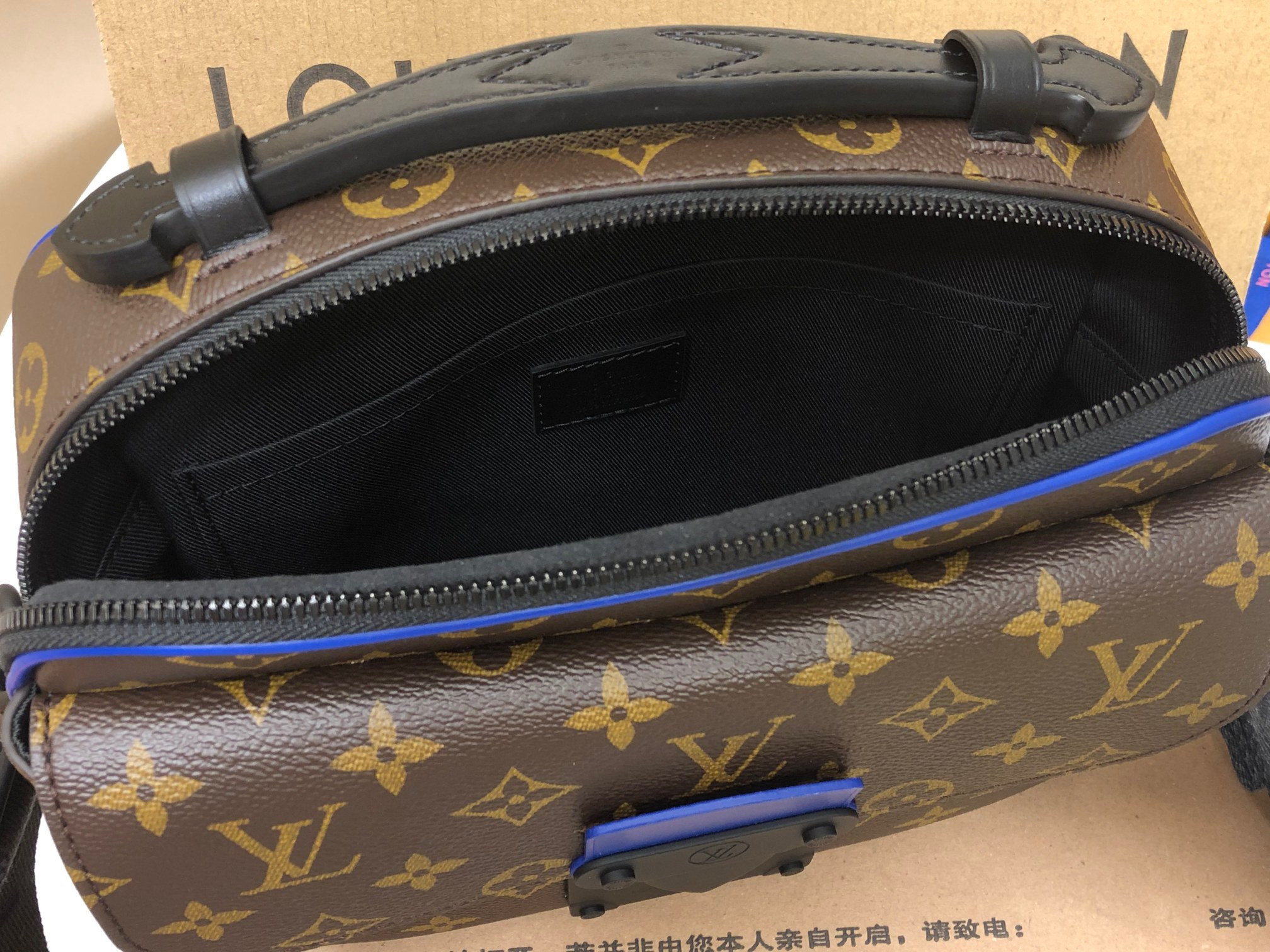 LV S LOCK MESSENGER M45863