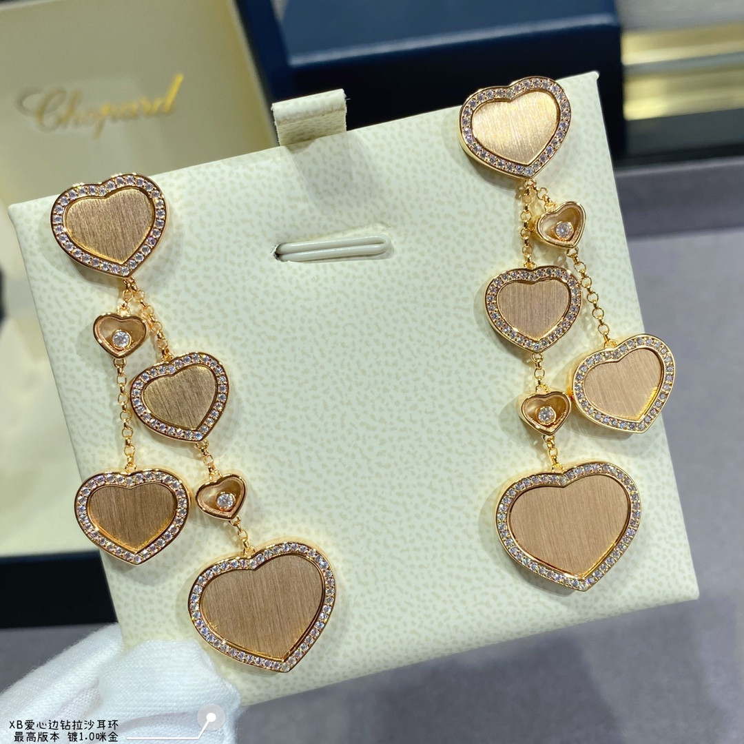 Ch0pard heart-shaped edge di*m*nd brushed earrings