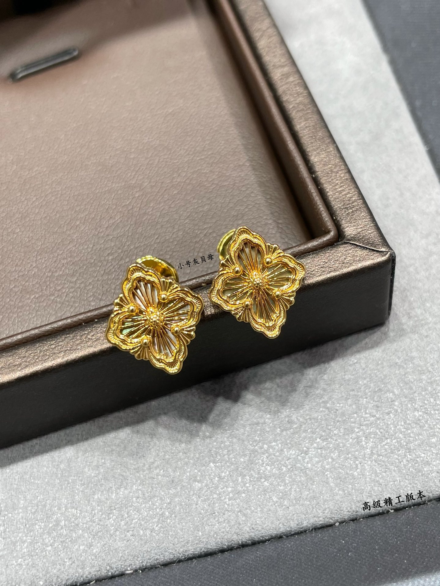 Bvcce11ati small grey fritillary opéra series stud earrings