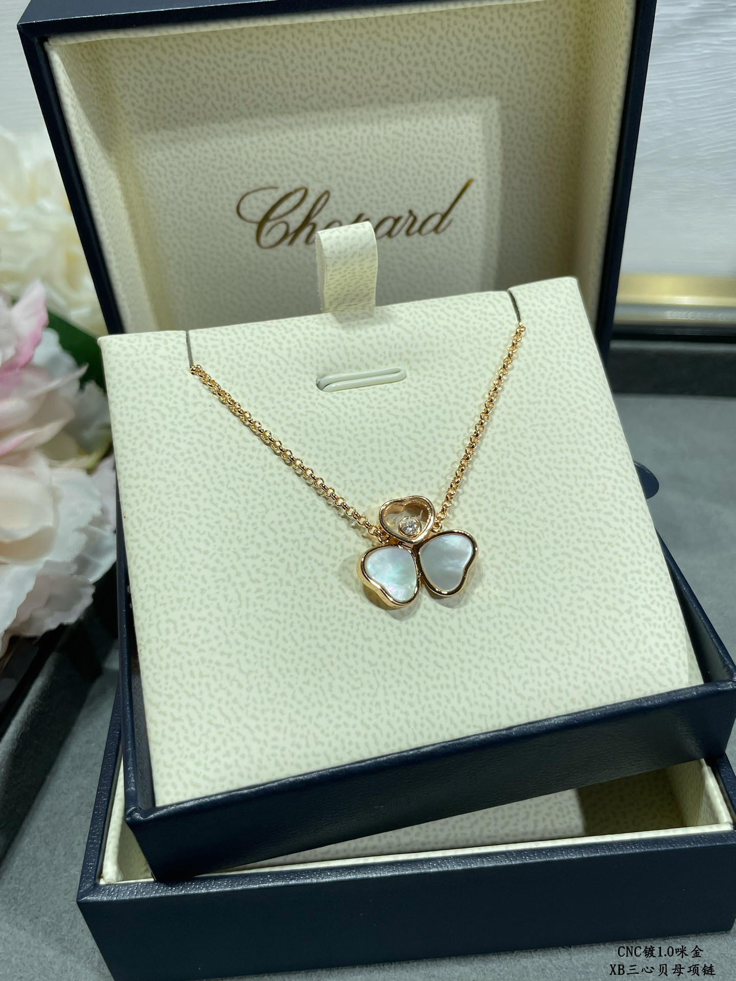 Ch0pard three heart mother of pearl necklace