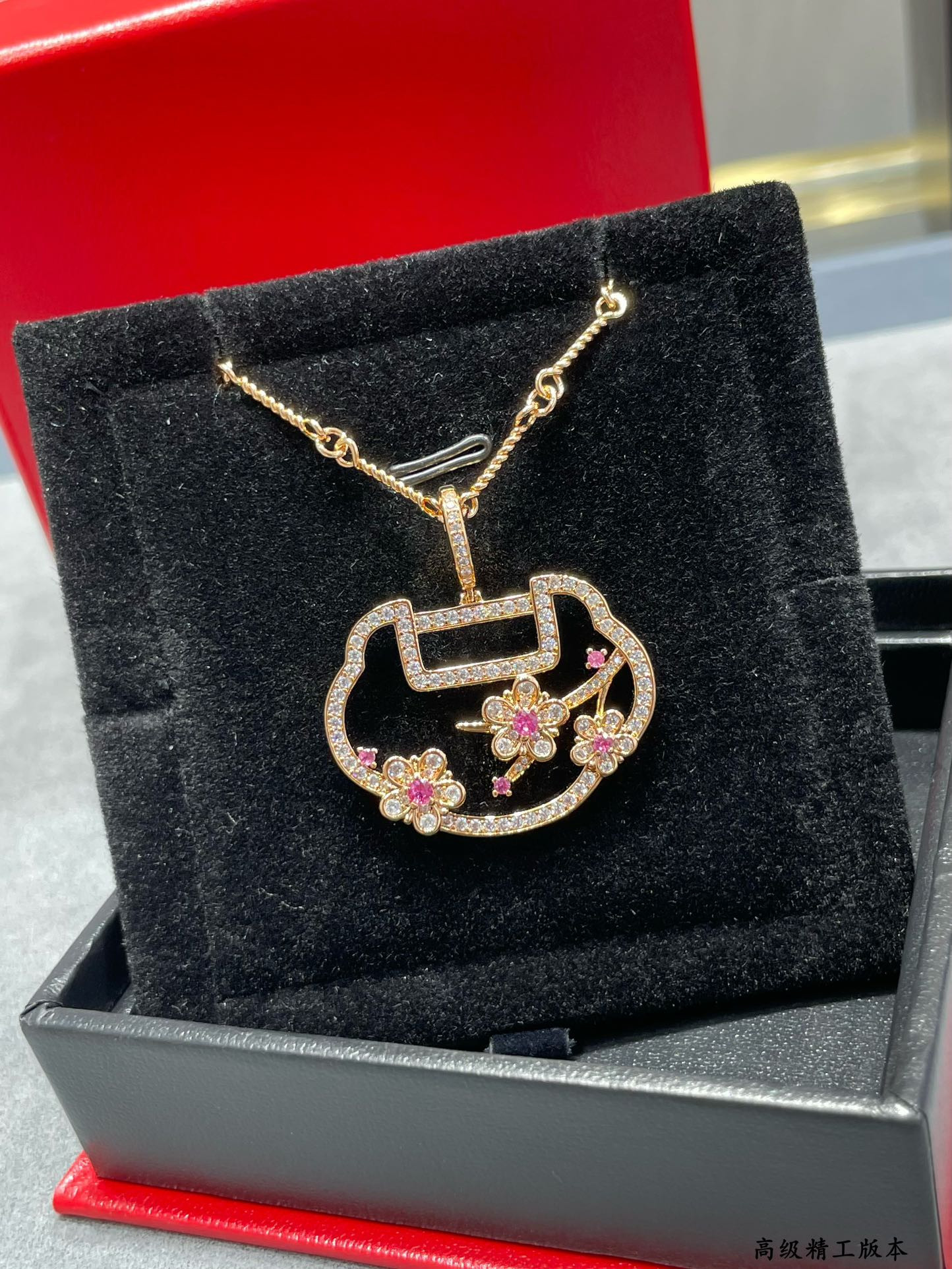 Qee1in three-flower ruyi lock necklace