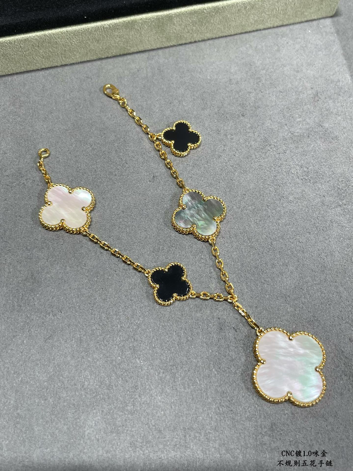 V*N CL*F & arpels irregular five-leaf clover bracelet