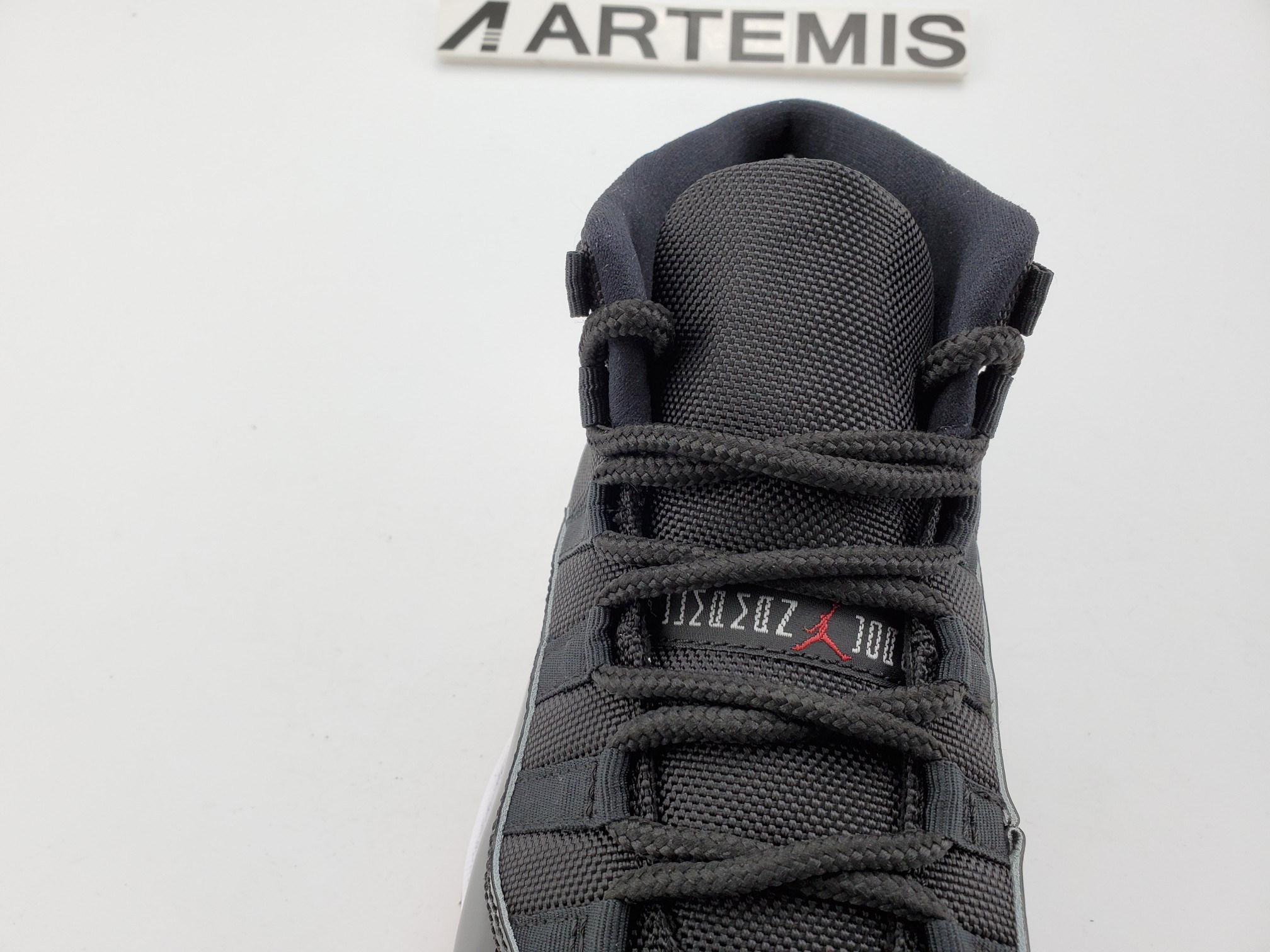 Air Jordan 11 Retro Playoffs Bred (2019)