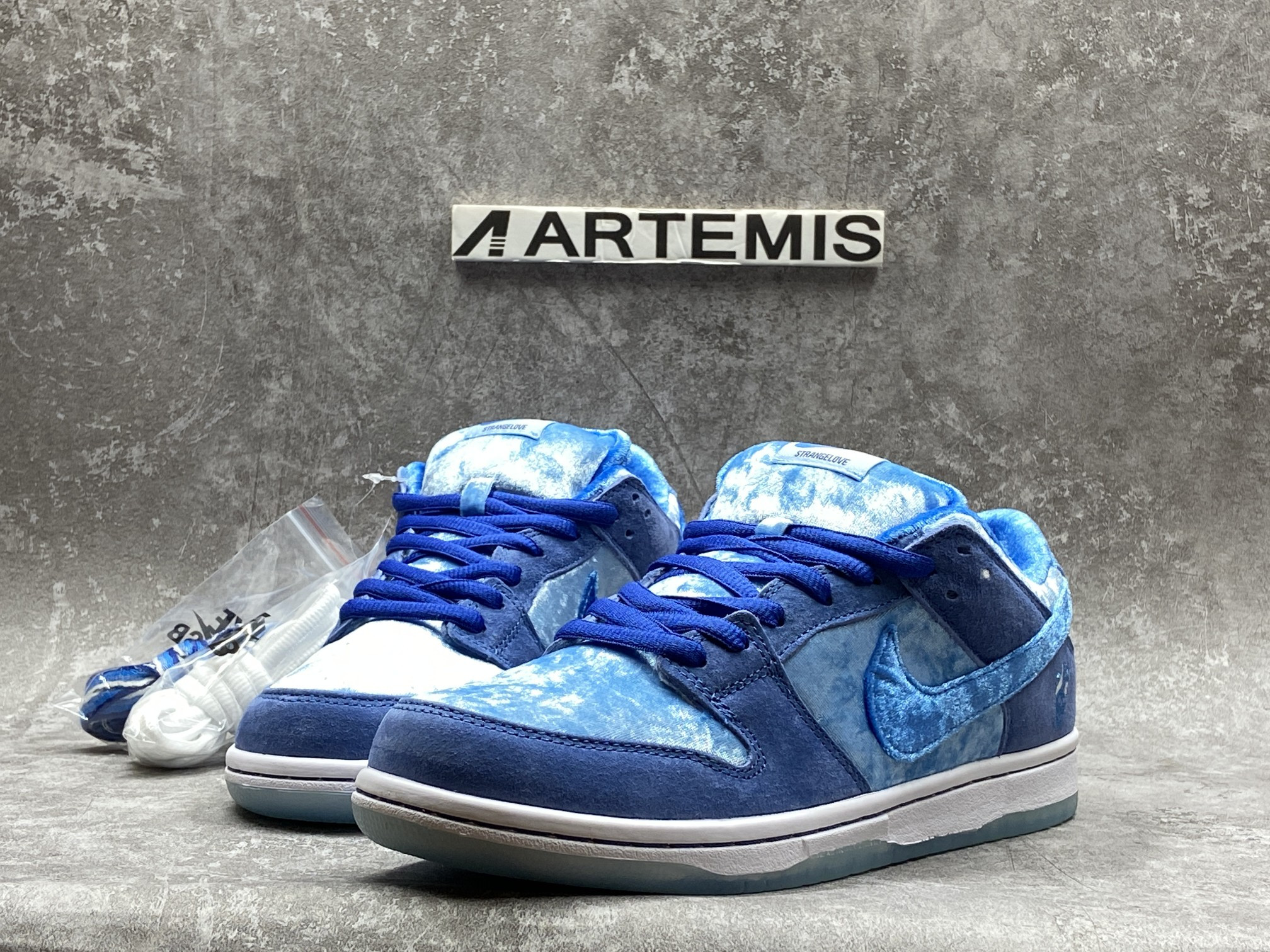 nike sb dunk low strangelove skateboards blue (cusT0mization version )