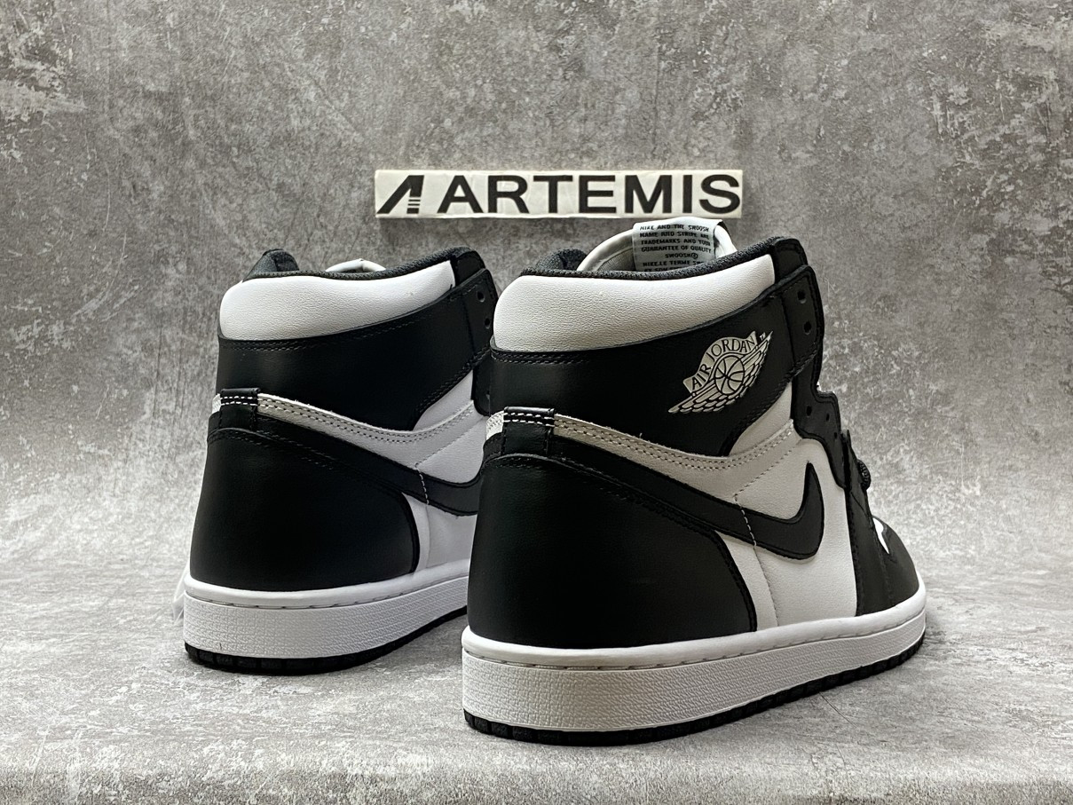 Air Jordan 1 Retro High Black White