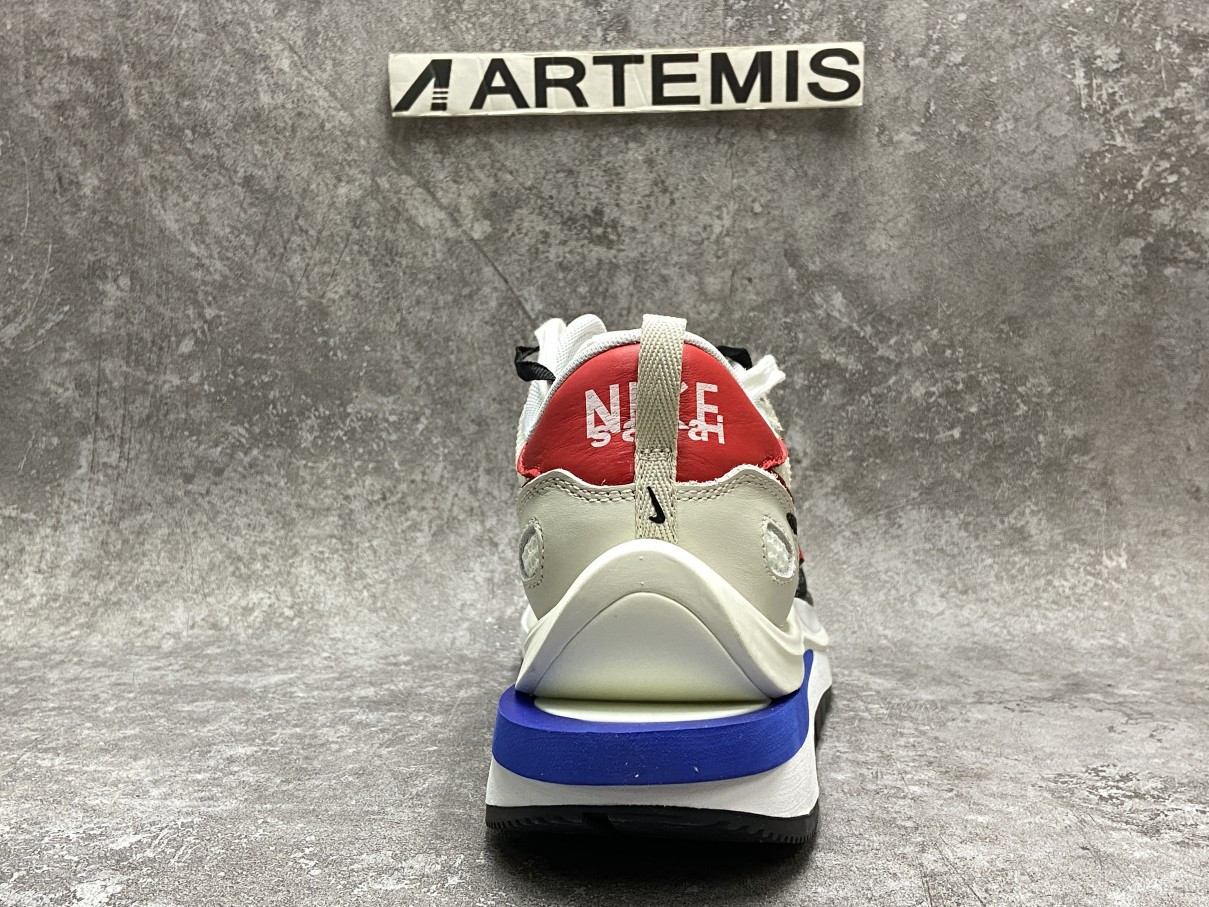 Nike Vaporwaffle sacai Sport Fuchsia Game Royal