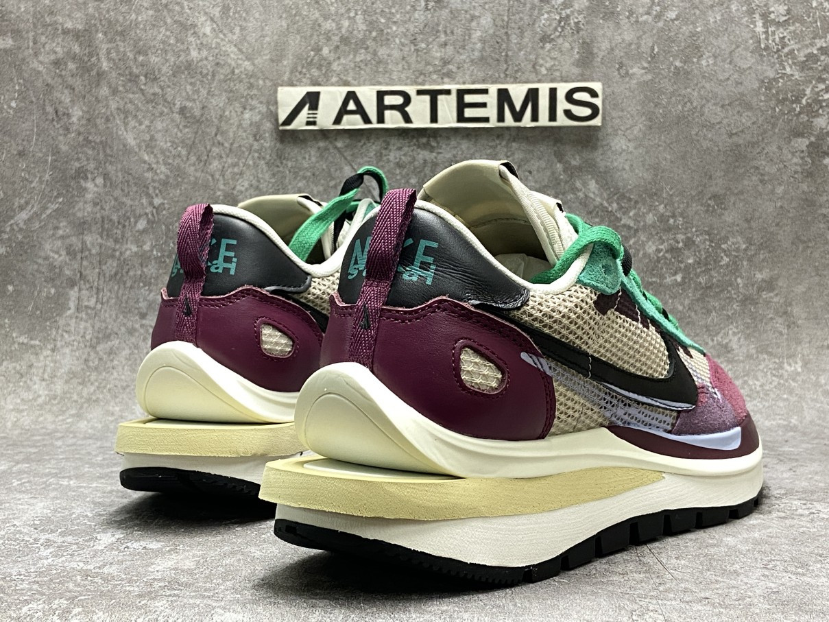 Nike Vaporwaffle Sacai Villain Red Neptune Green