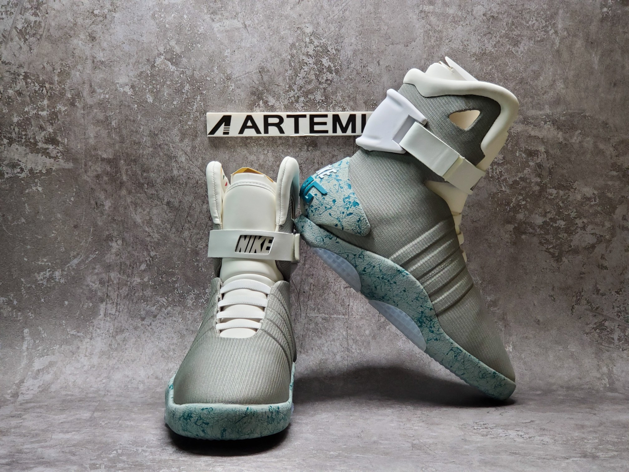 Nike Mag 