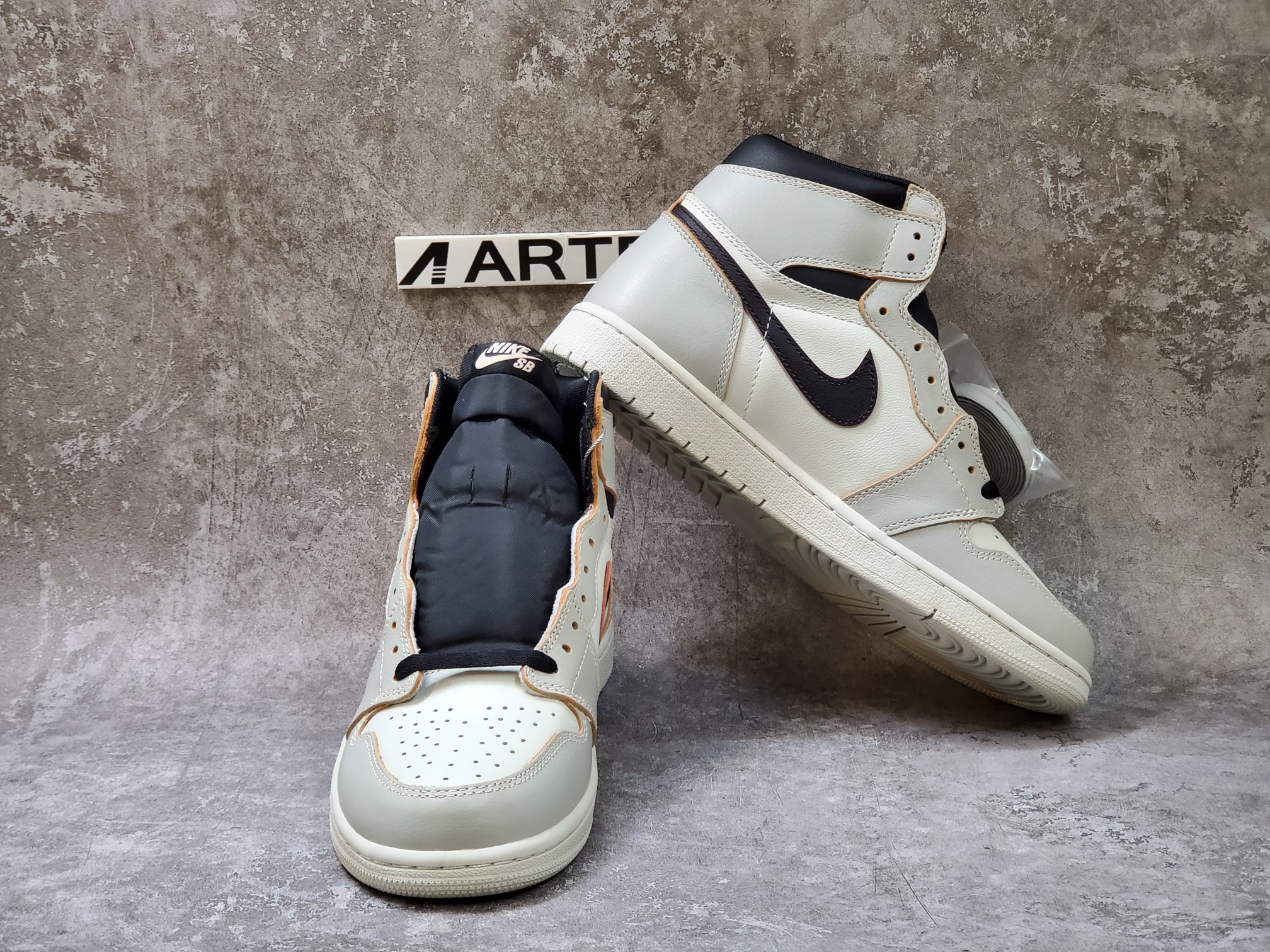 Air Jordan 1 Retro High OG Defiant SB NYC to Paris