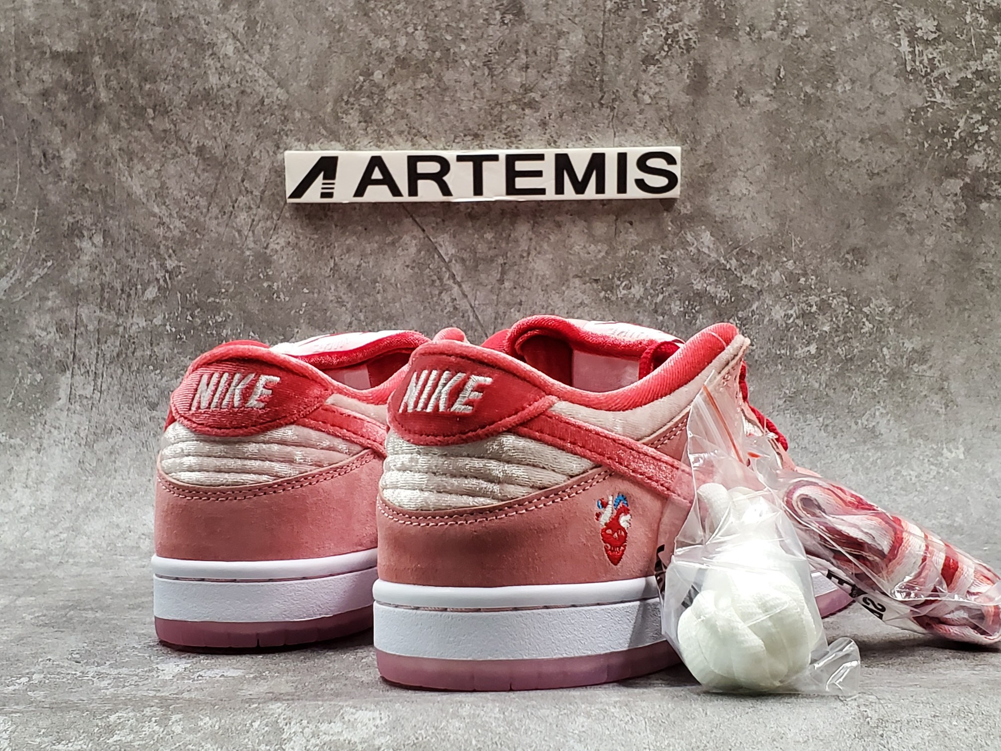 Nike SB Dunk Low StrangeLove Skateboards