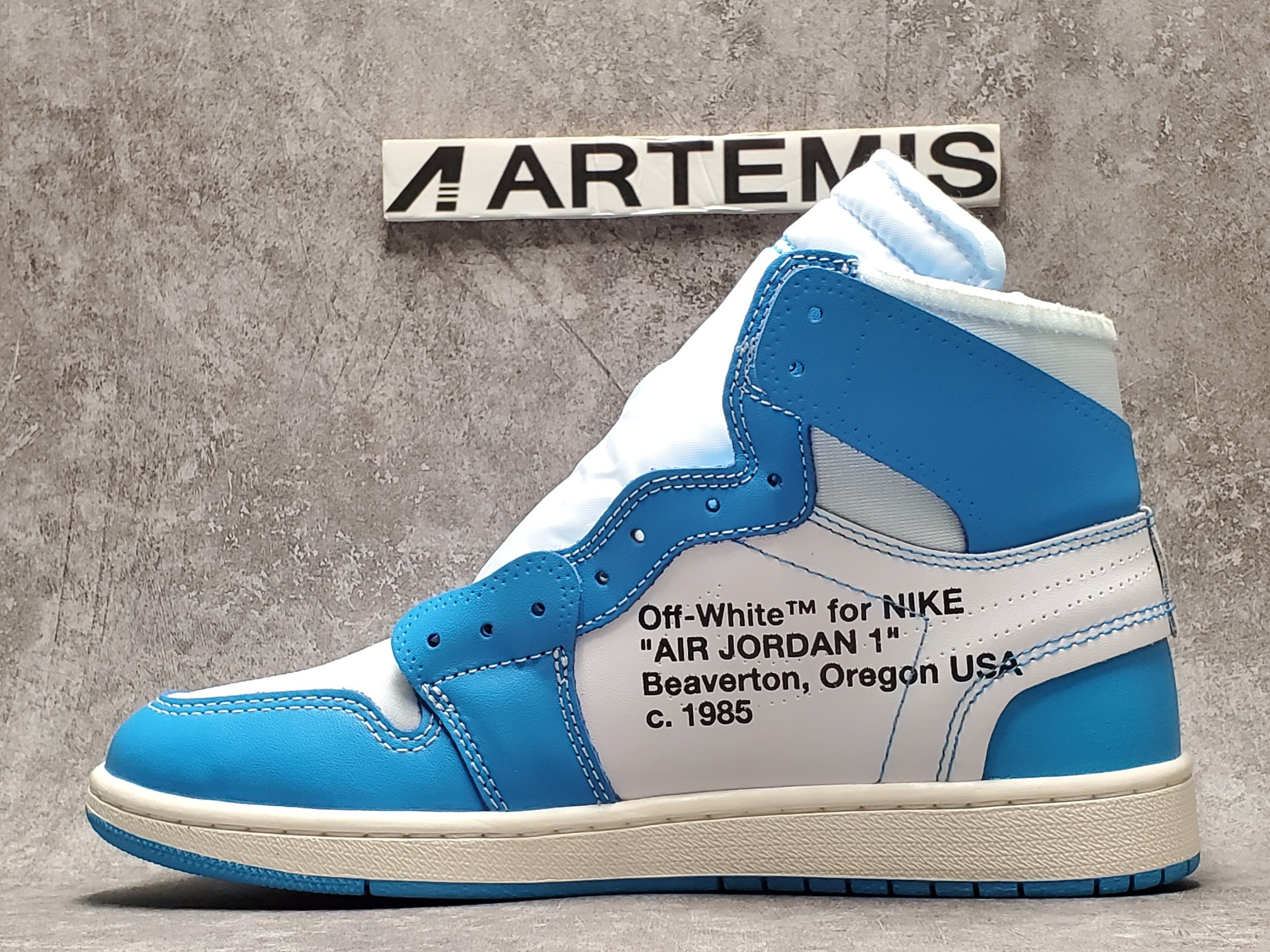 Air Jordan 1 Retro High Off-White University Blue
