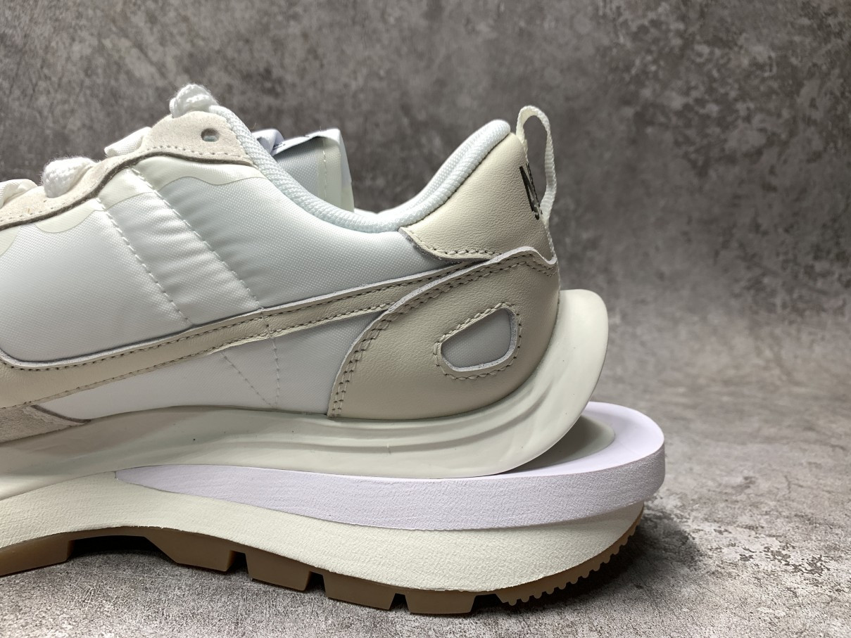 Nike Vaporwaffle Sacai Sail Gum