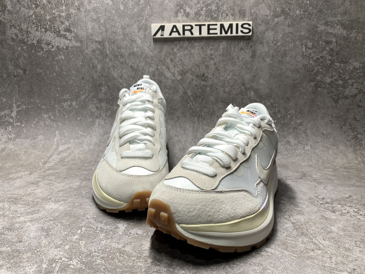 Nike Vaporwaffle Sacai Sail Gum