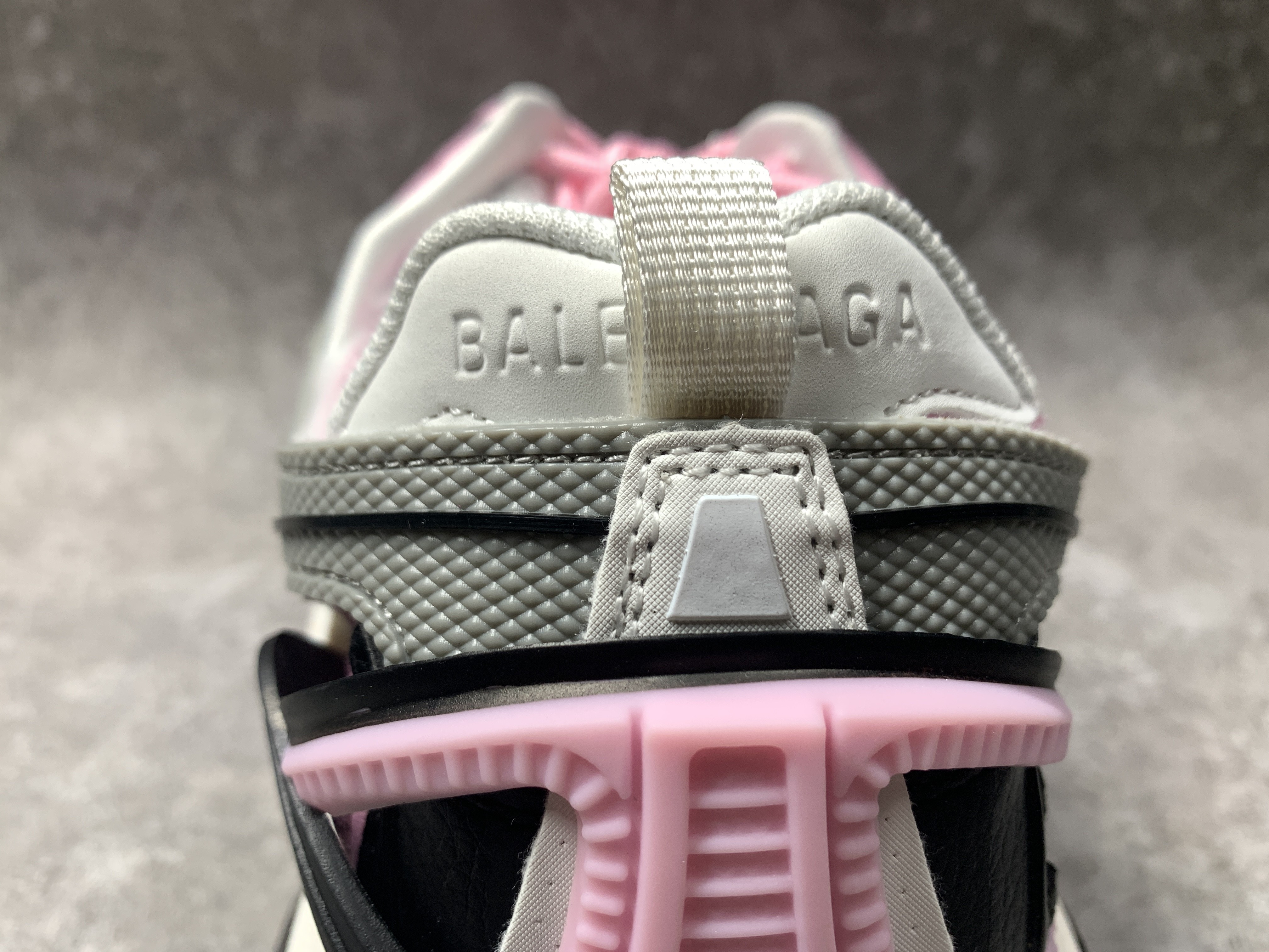 Balenciga Wmns Track.2 Sneaker Pink