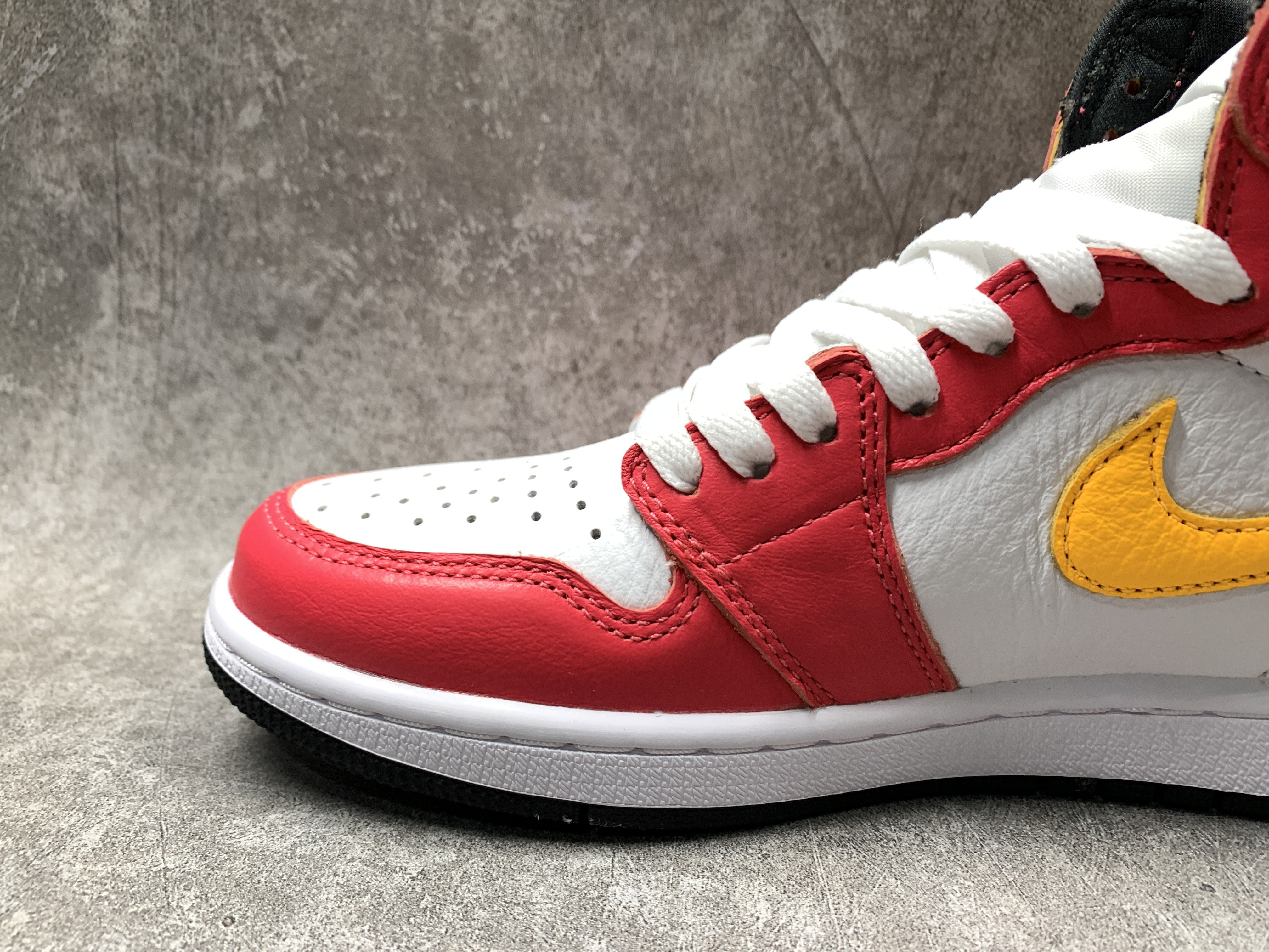 Air Jordan 1 Retro High OG Light Fusion Red