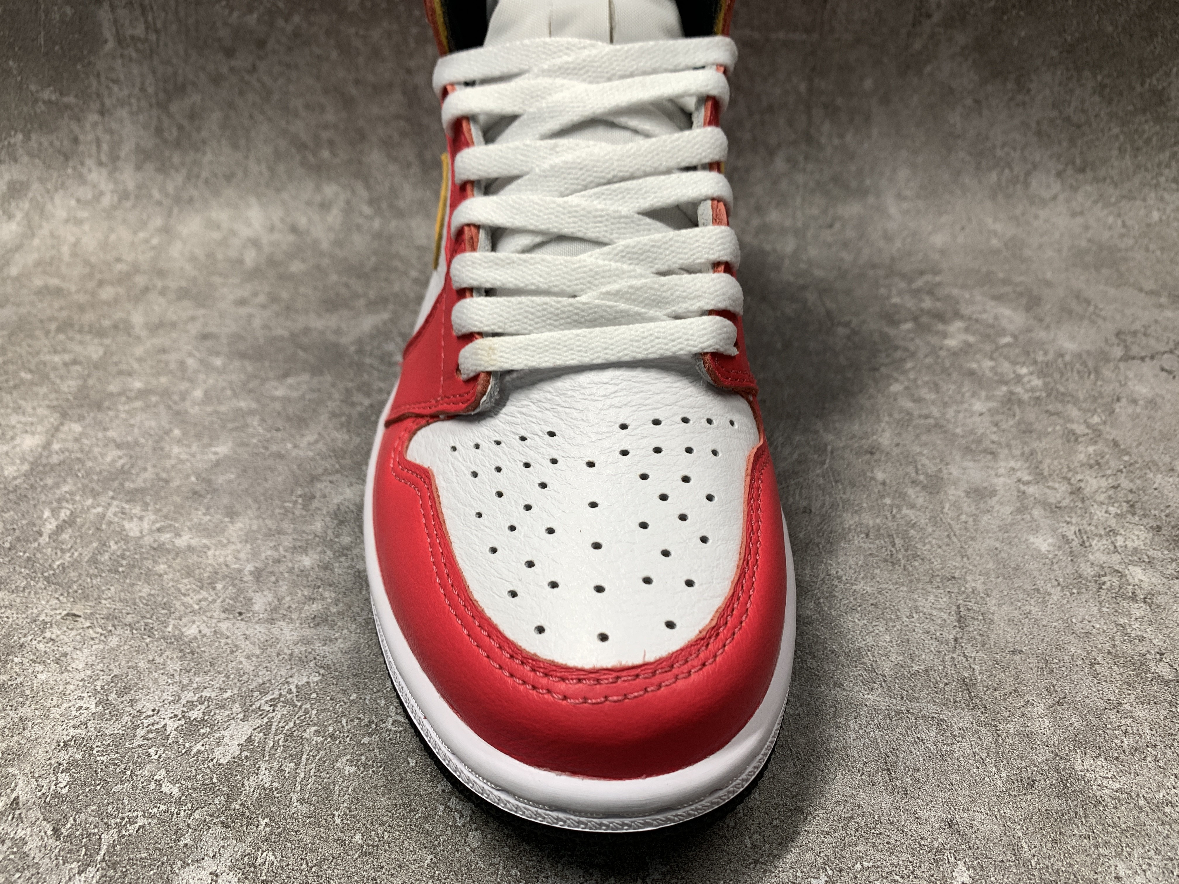 Air Jordan 1 Retro High OG Light Fusion Red