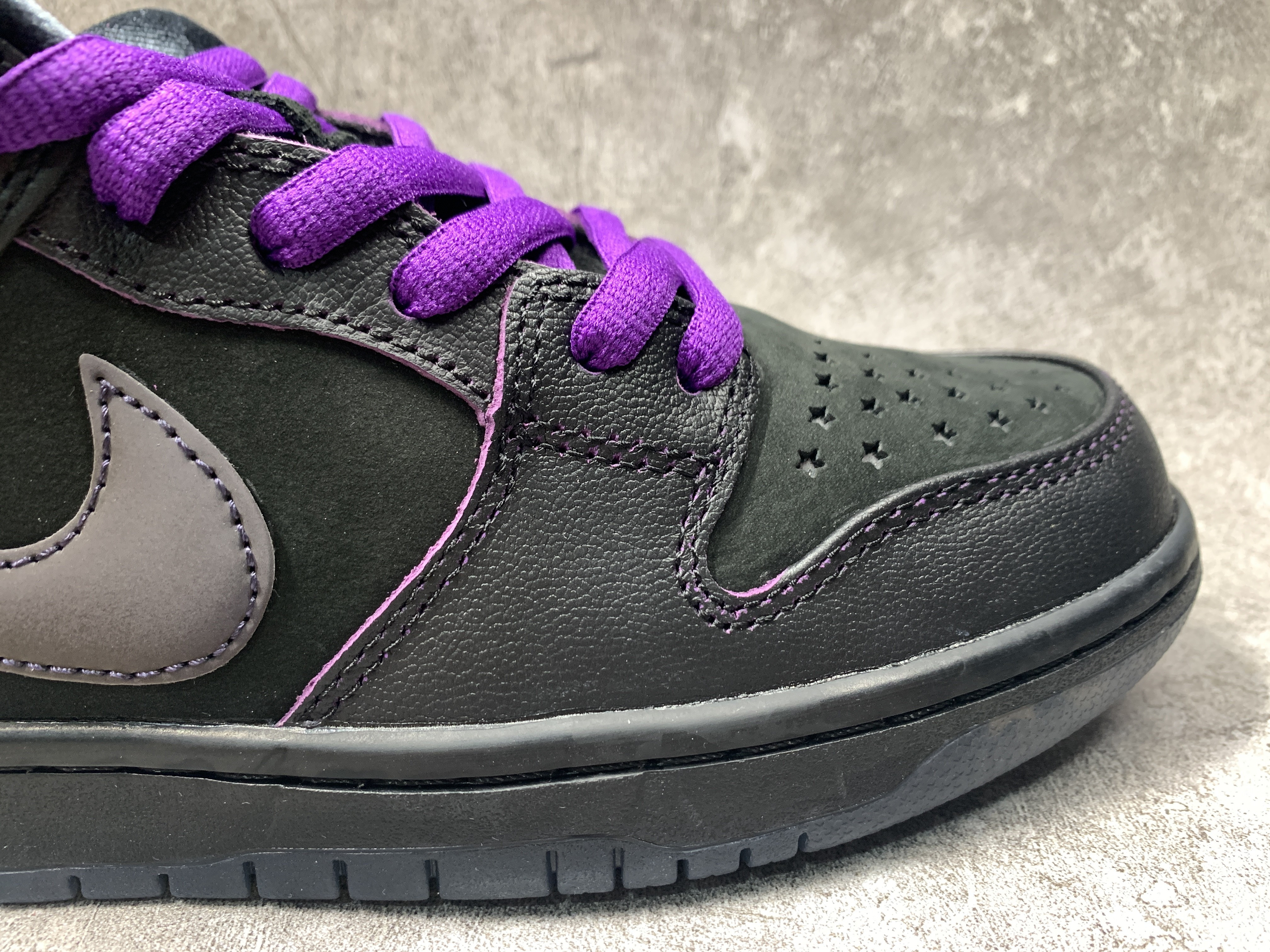 Familia x Nike SB Dunk Low First Avenue