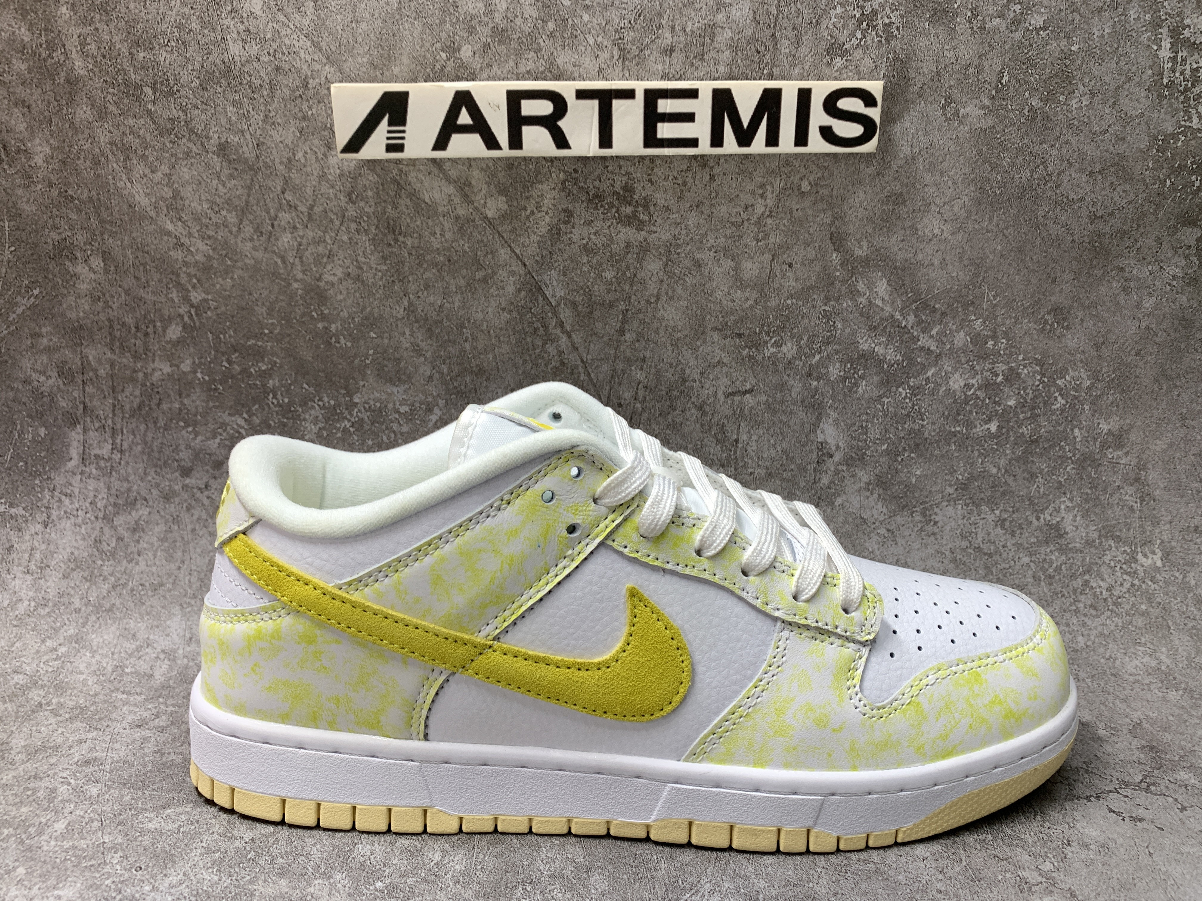 Nike Dunk Low Yellow Strike