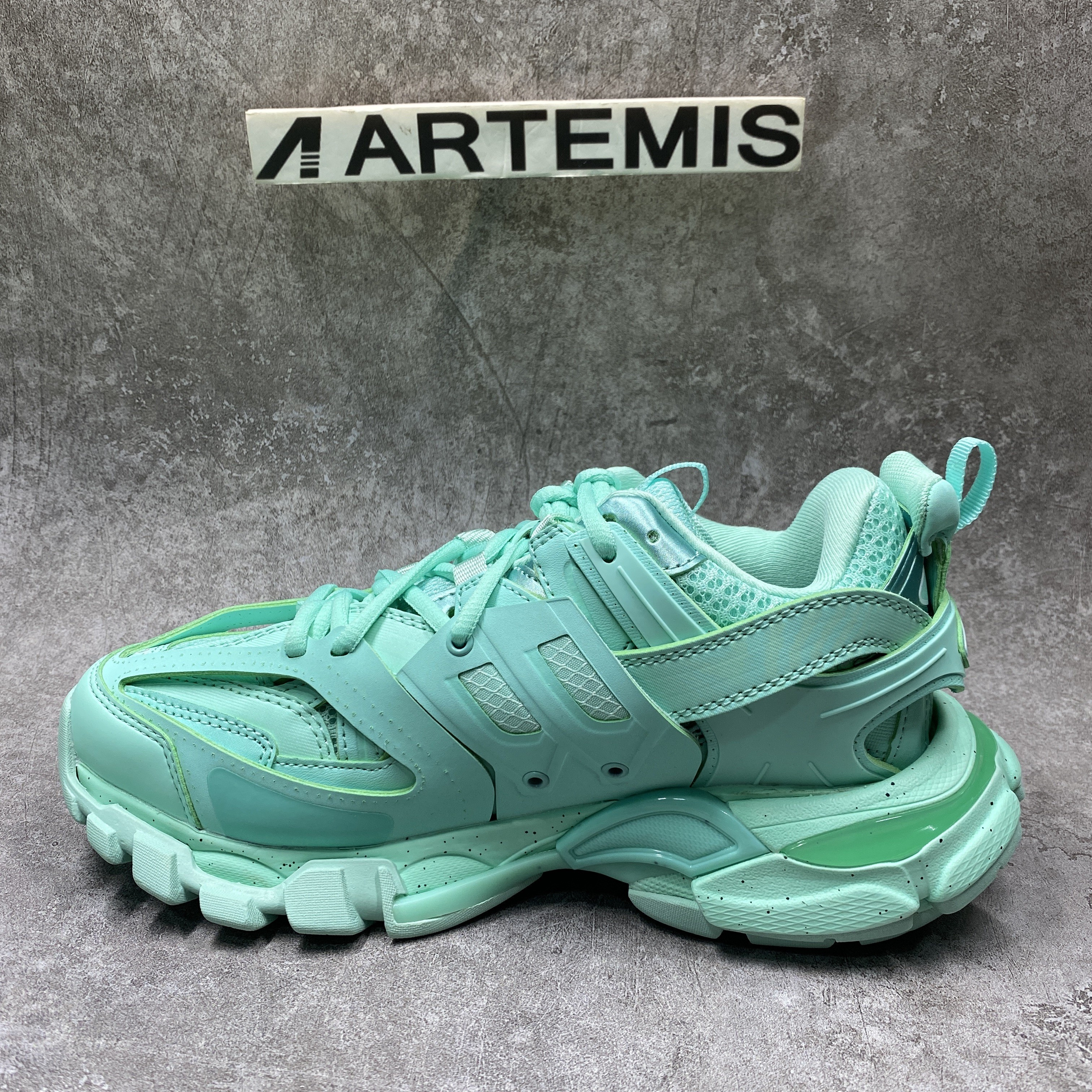 Balenciga Wmns Track Trainer Light Blue