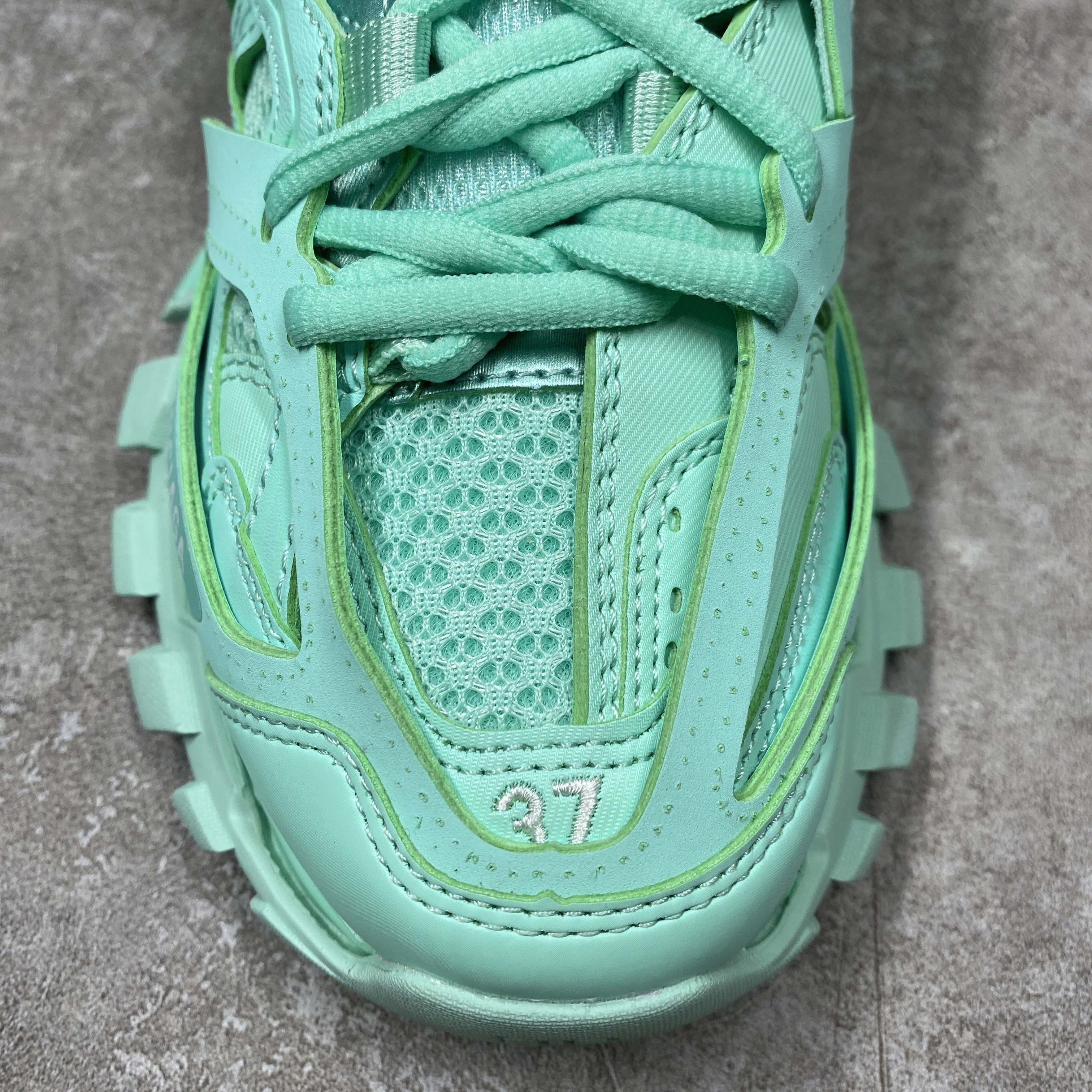 Balenciga Wmns Track Trainer Light Blue