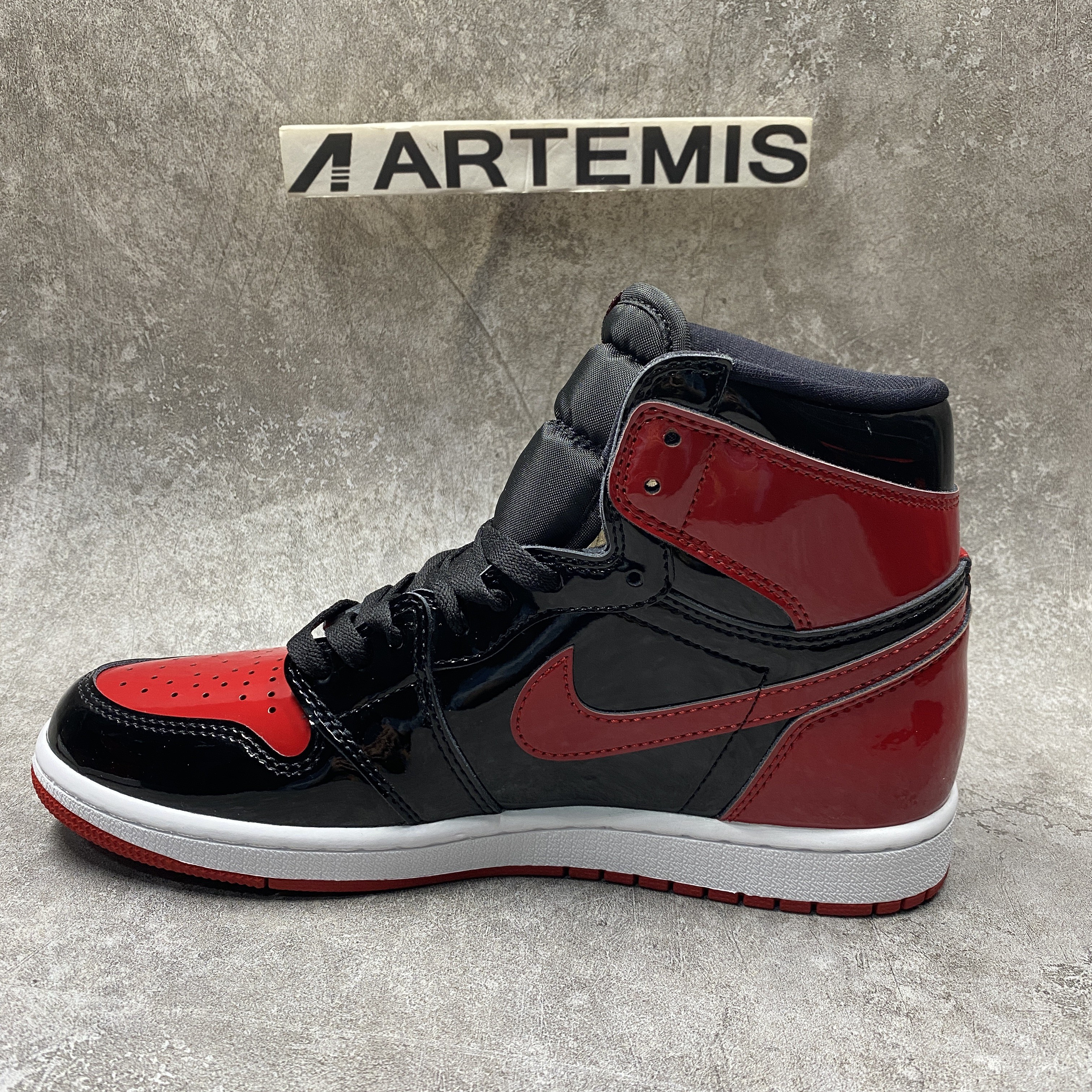Air Jordan 1 Retro High OG Patent Bred