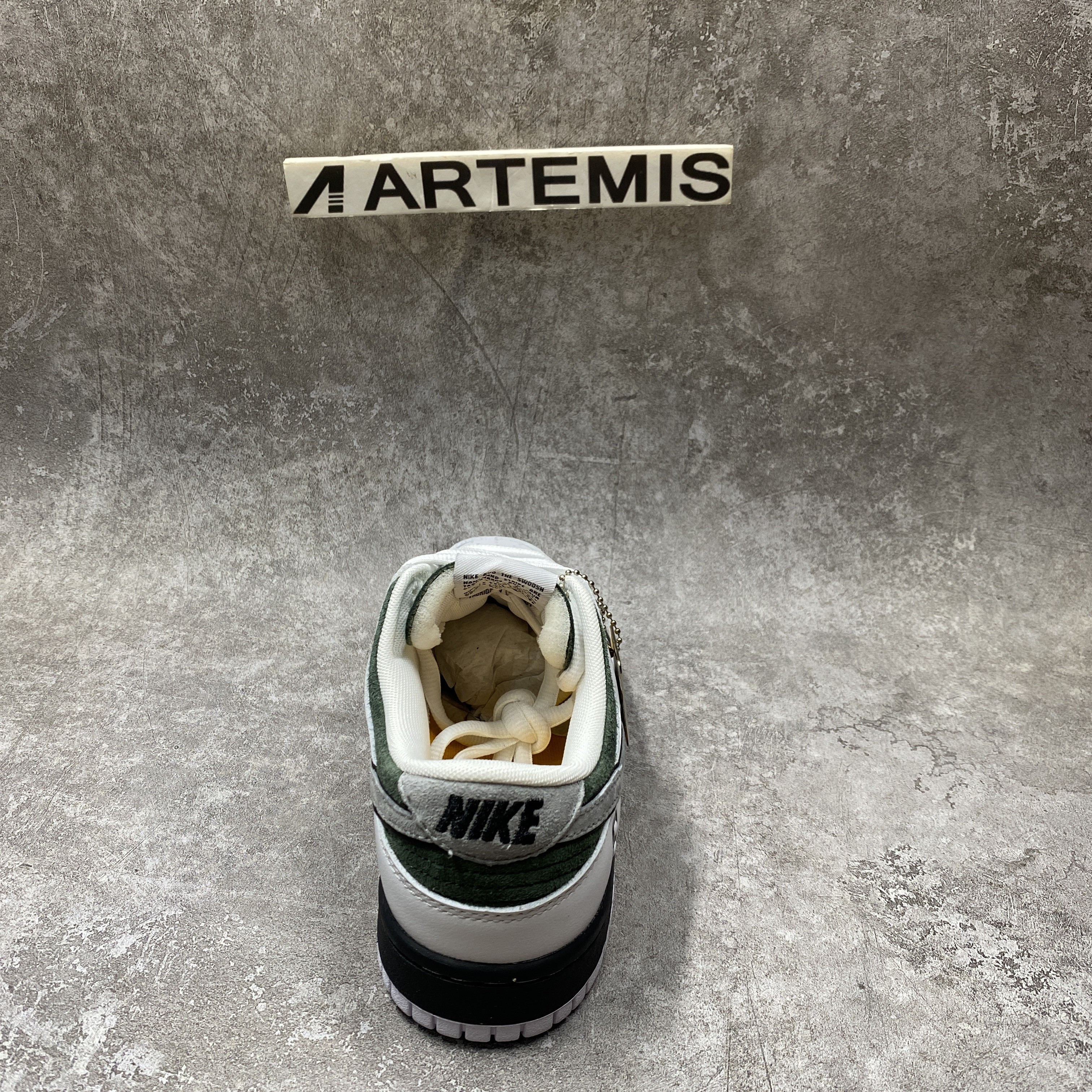oT0mo katsuhiro x nike sb dunk low pro kobe lifestyle