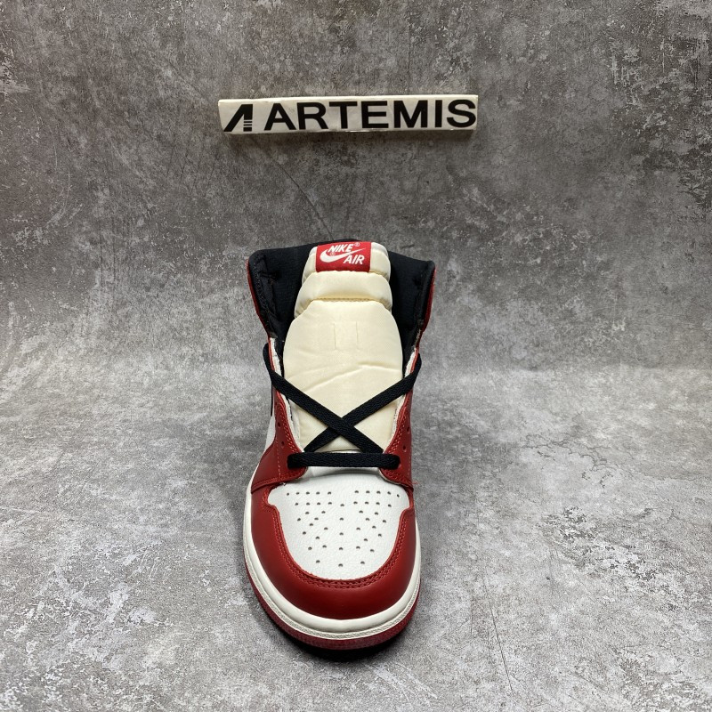 Air Jordan 1 High OG Chicago Lost and Found