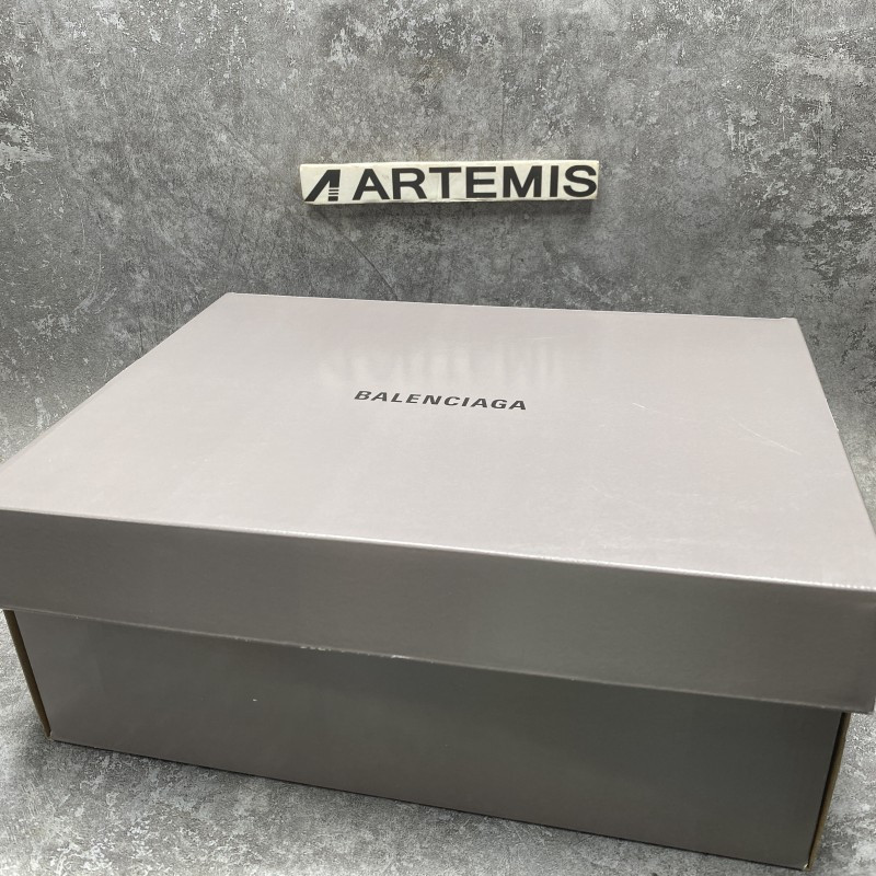 Balenciga HD Lace-Up Sneaker in beige