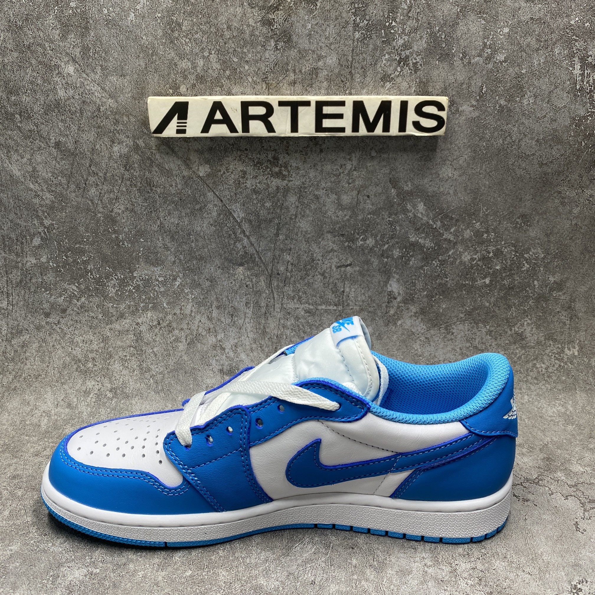 Air Jordan 1 Low SB UNC