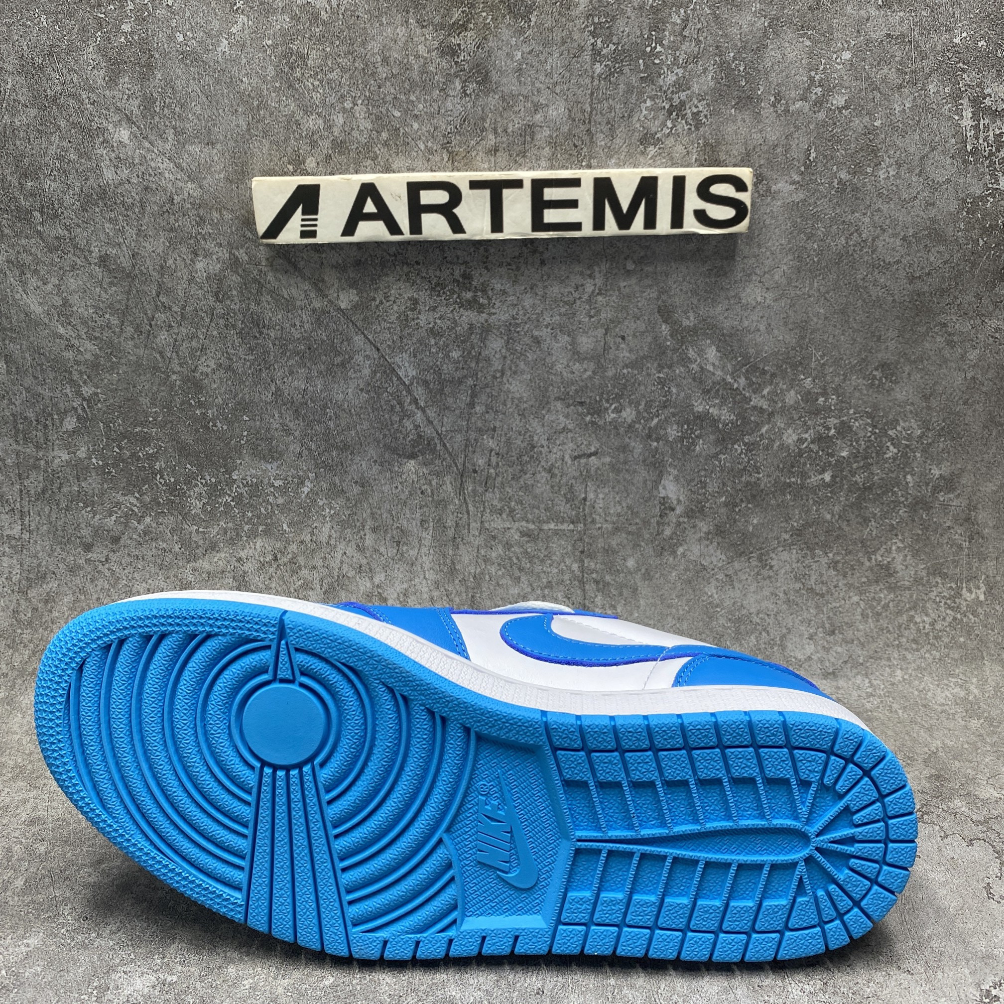 Air Jordan 1 Low SB UNC