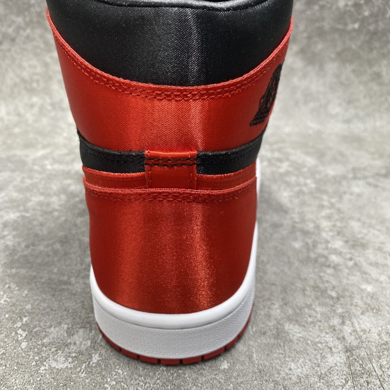 Air Jordan 1 High OG WMNS Satin Bred