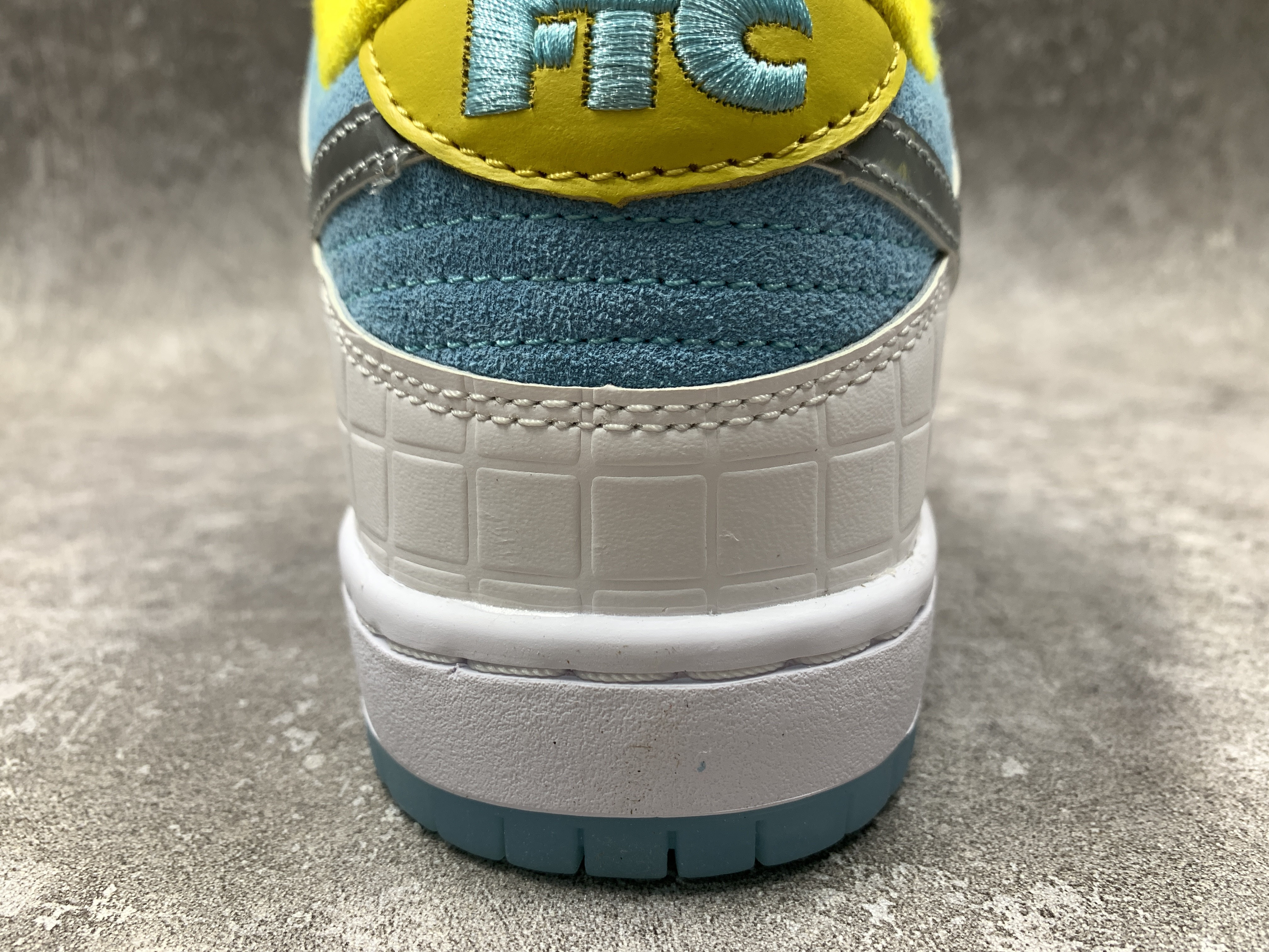 Nike SB Dunk Low FTC Lagoon Pulse