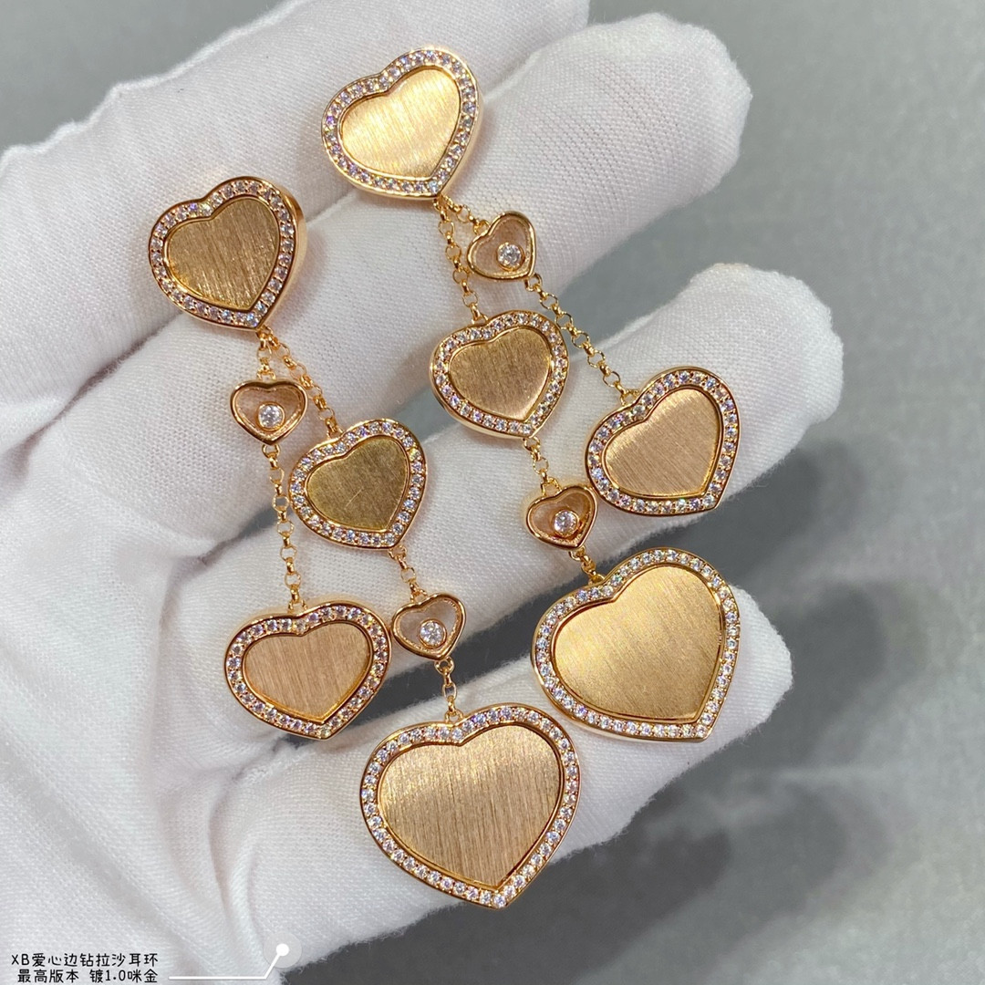 Ch0pard heart-shaped edge di*m*nd brushed earrings