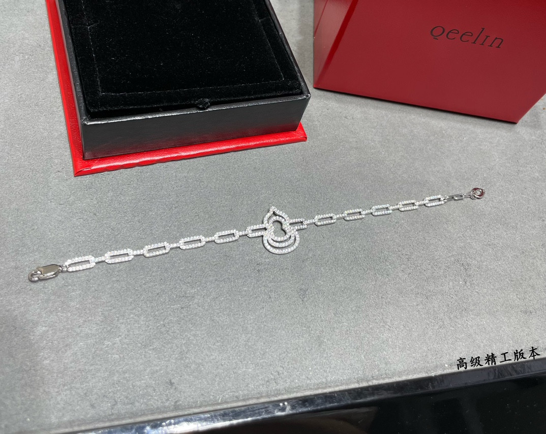 Qee1in triple loop gourd bracelet